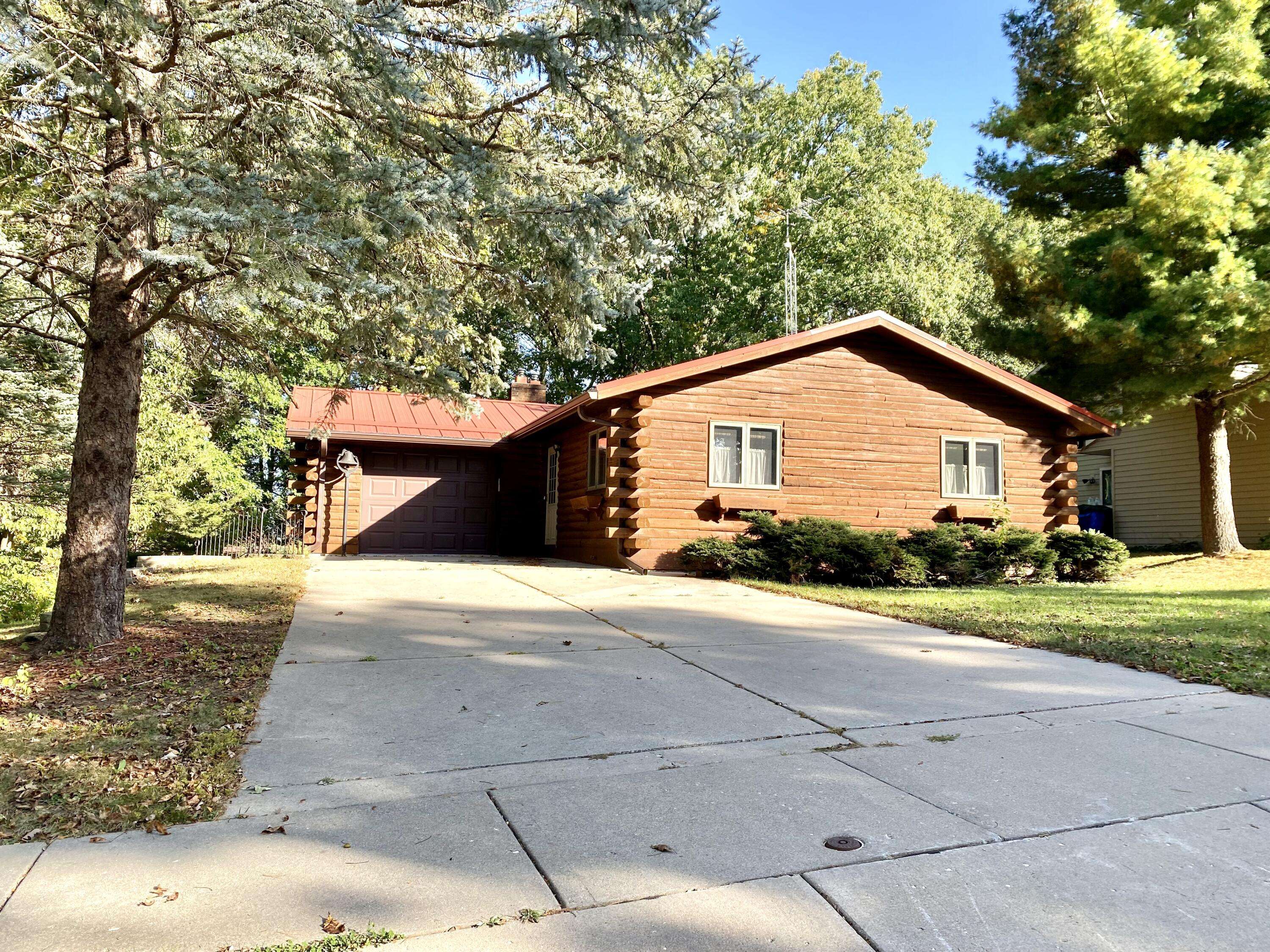 Lake Mills, WI 53551,382 Grove St