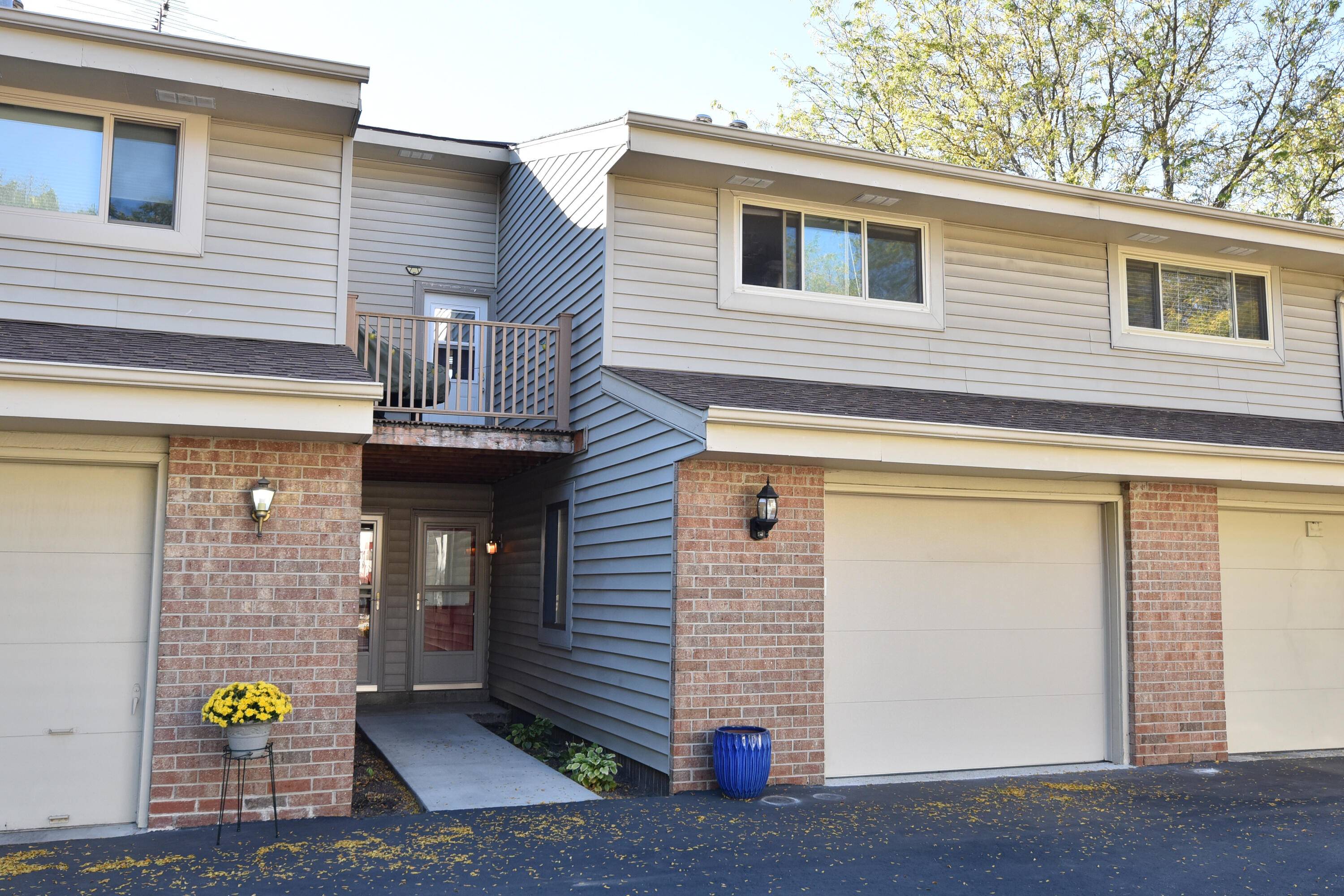 Waukesha, WI 53186,1333 Camden Way Unit 2