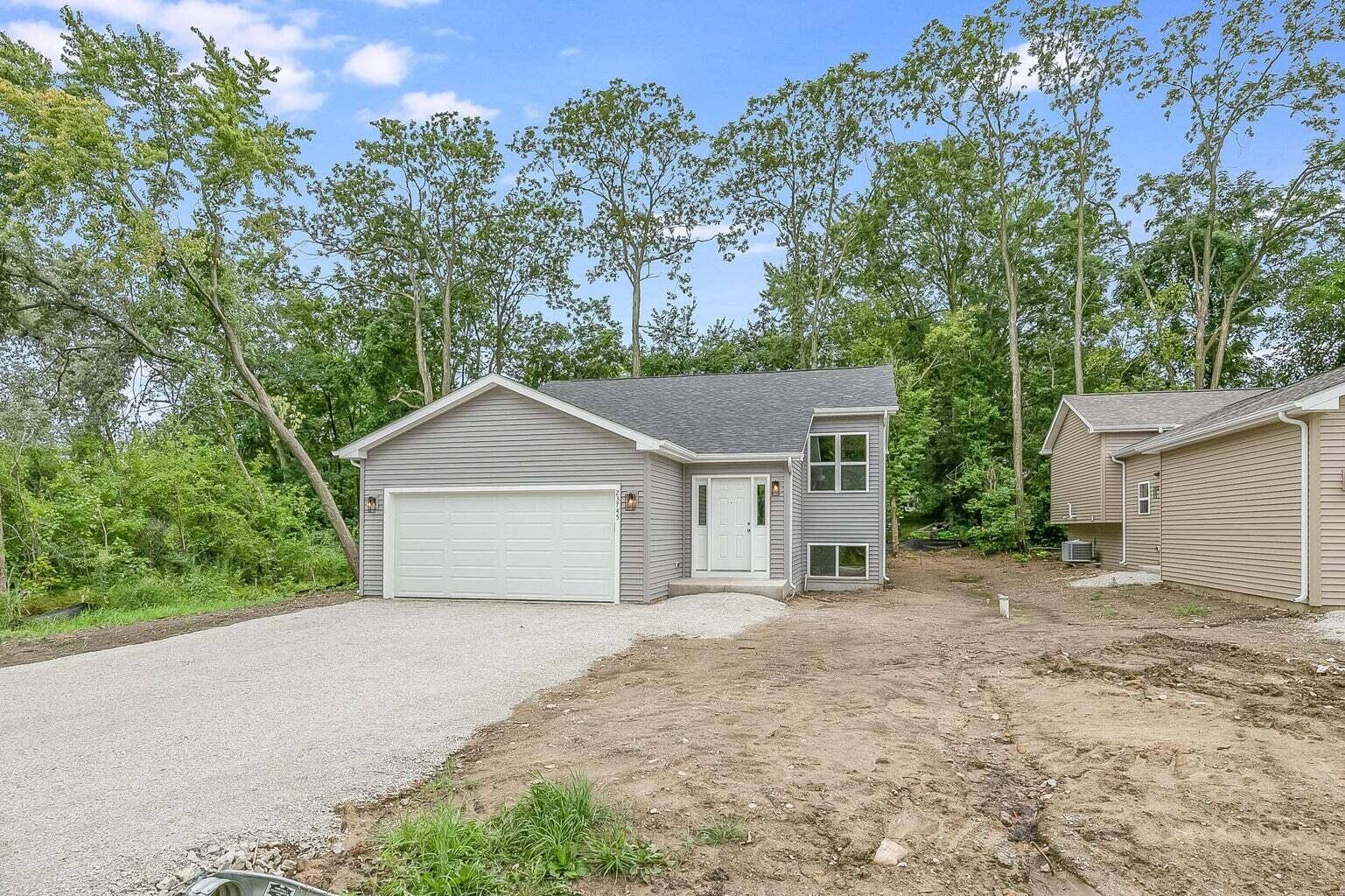 Salem Lakes, WI 53179,9913 271st Ct