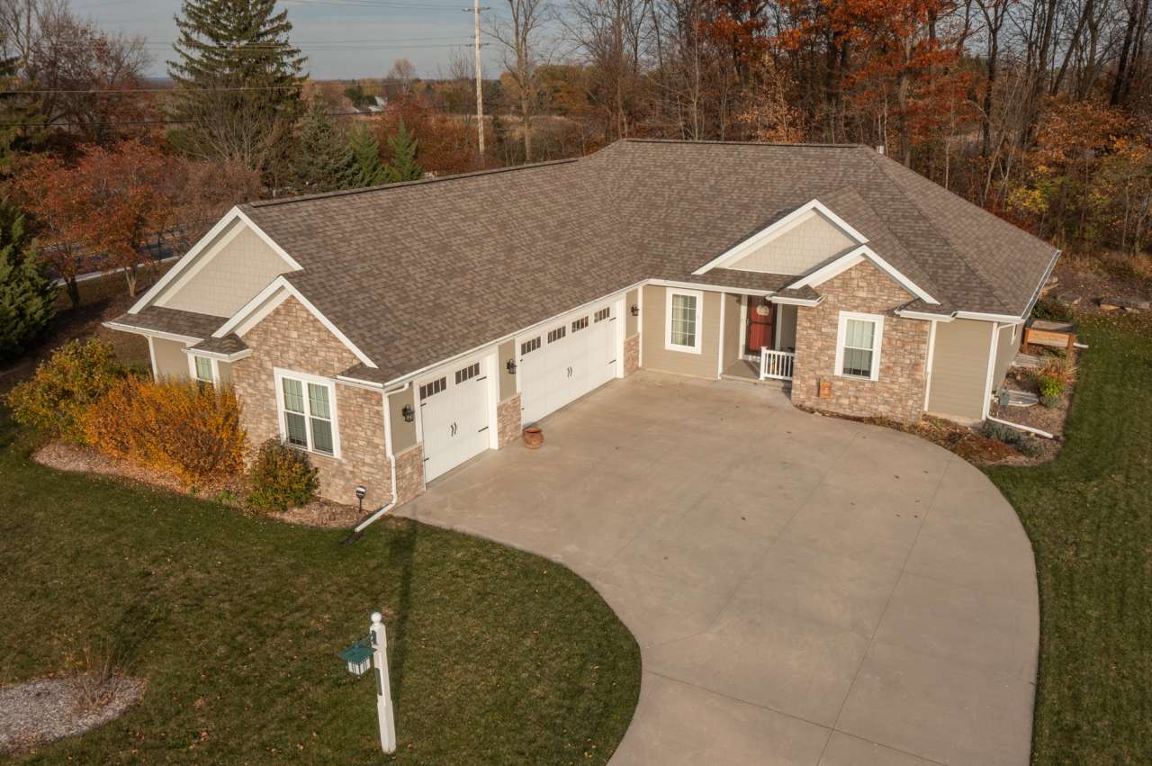 Jackson, WI 53037,3290 Creekwood Cir