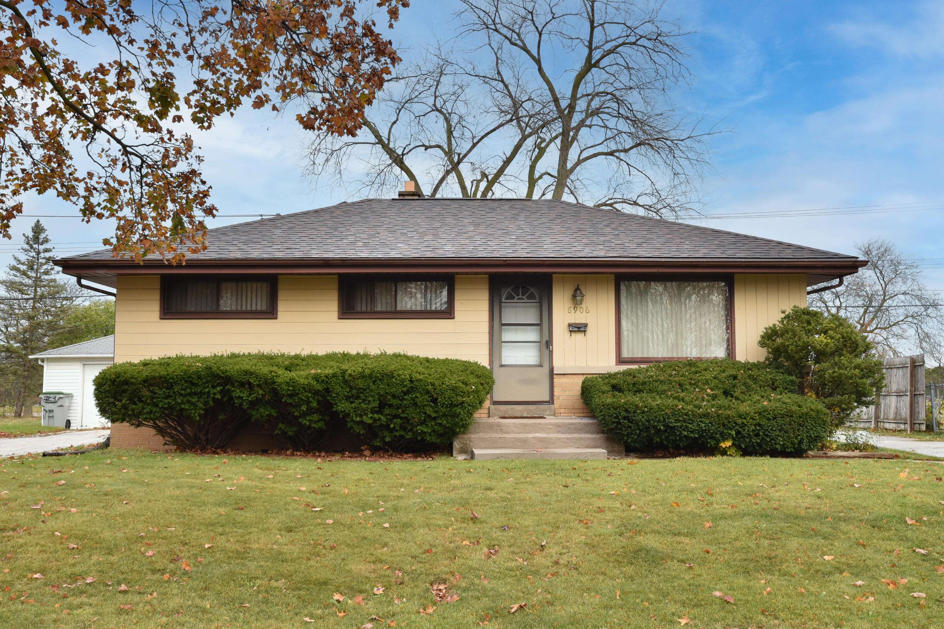 Milwaukee, WI 53225,8906 W Custer Ave