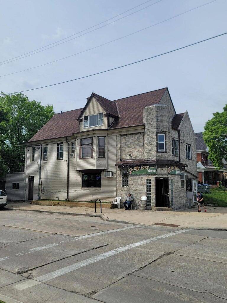 Milwaukee, WI 53204,2077 S 8th St