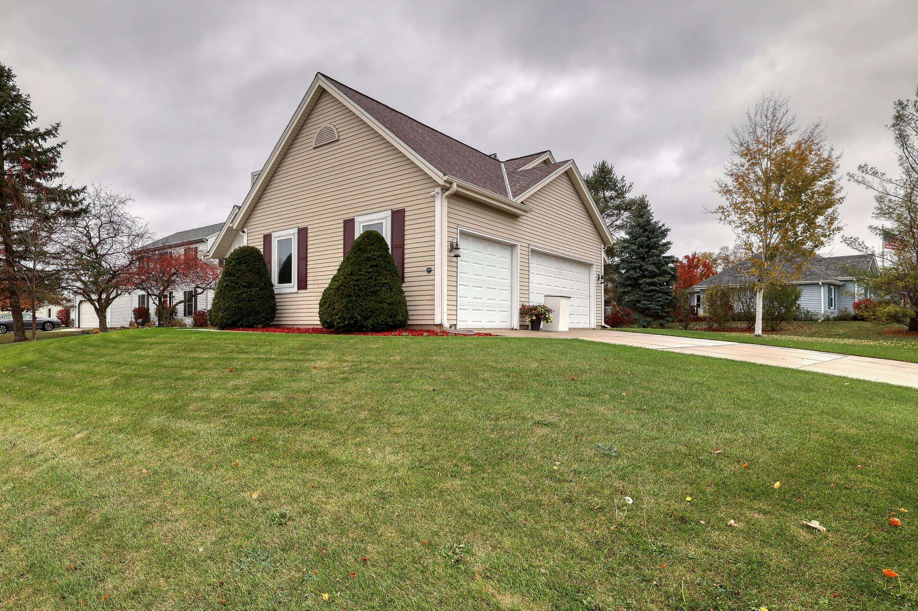 Pewaukee, WI 53072,831 Kingston Ct