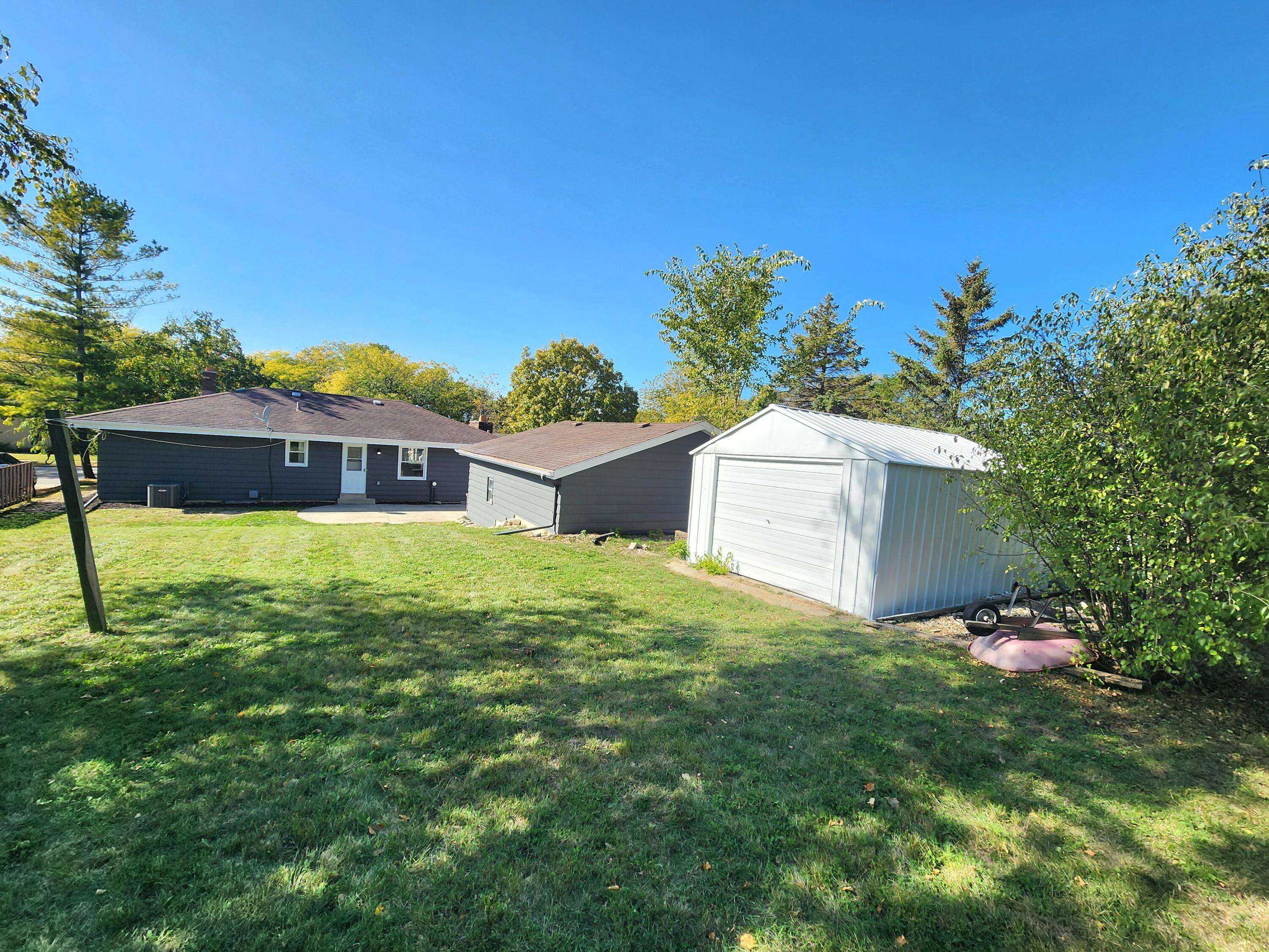 Waukesha, WI 53188,901 Briar Hill Dr