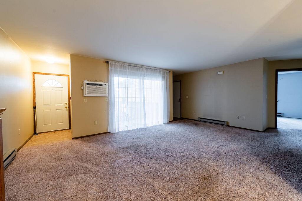 Oak Creek, WI 53154,8340 S Chicago Rd Unit 6