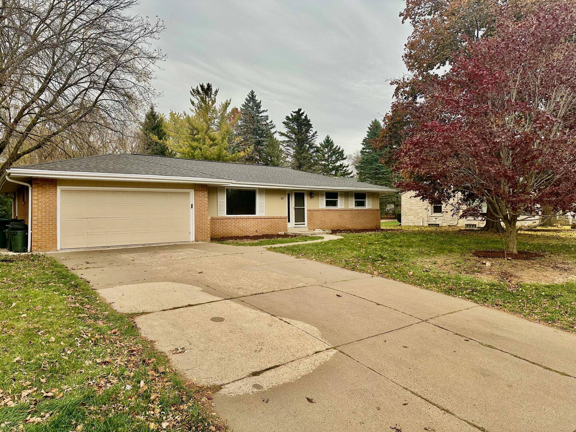 Glendale, WI 53217,512 W Montclaire Ave