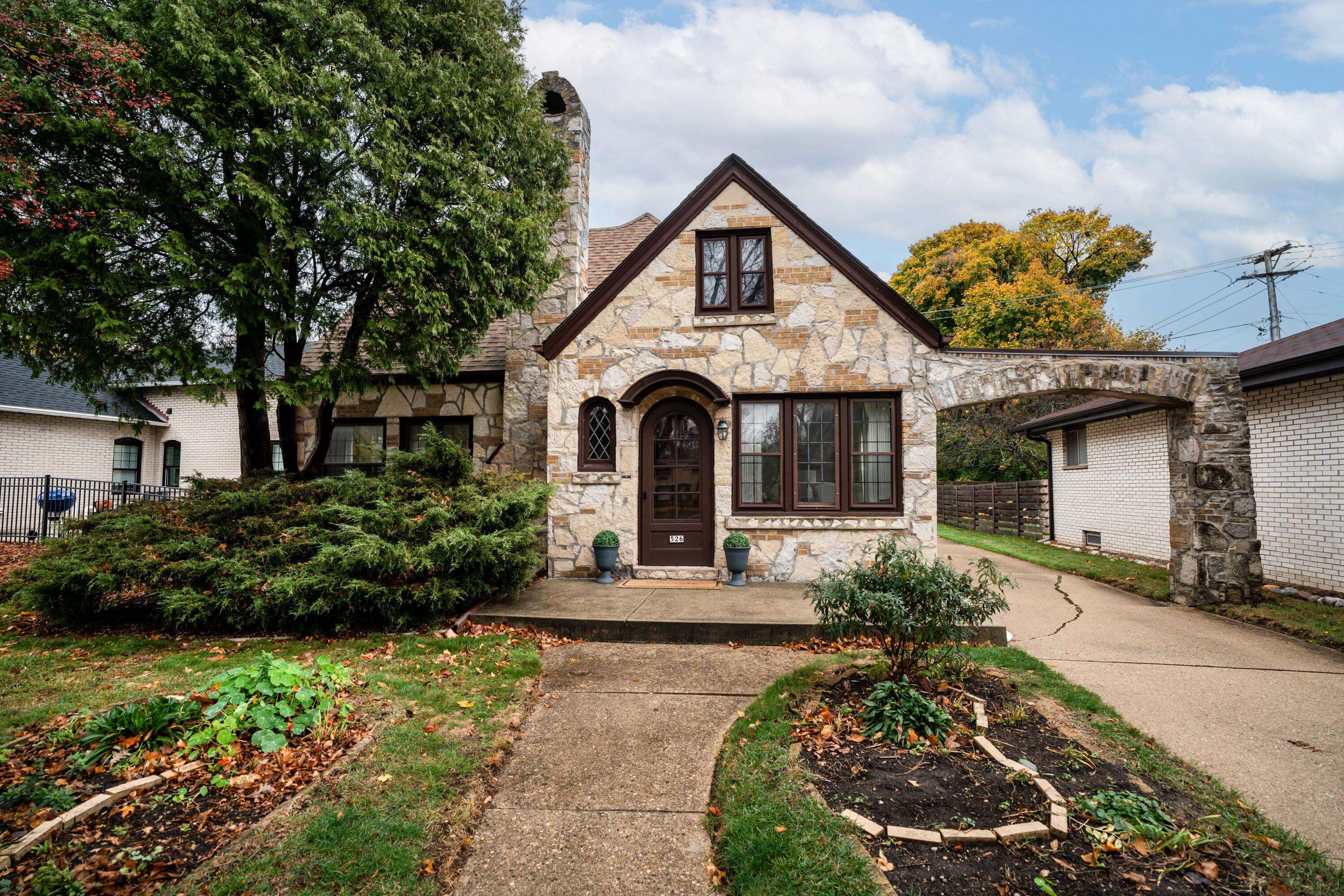 Wauwatosa, WI 53213,526 N 77th St