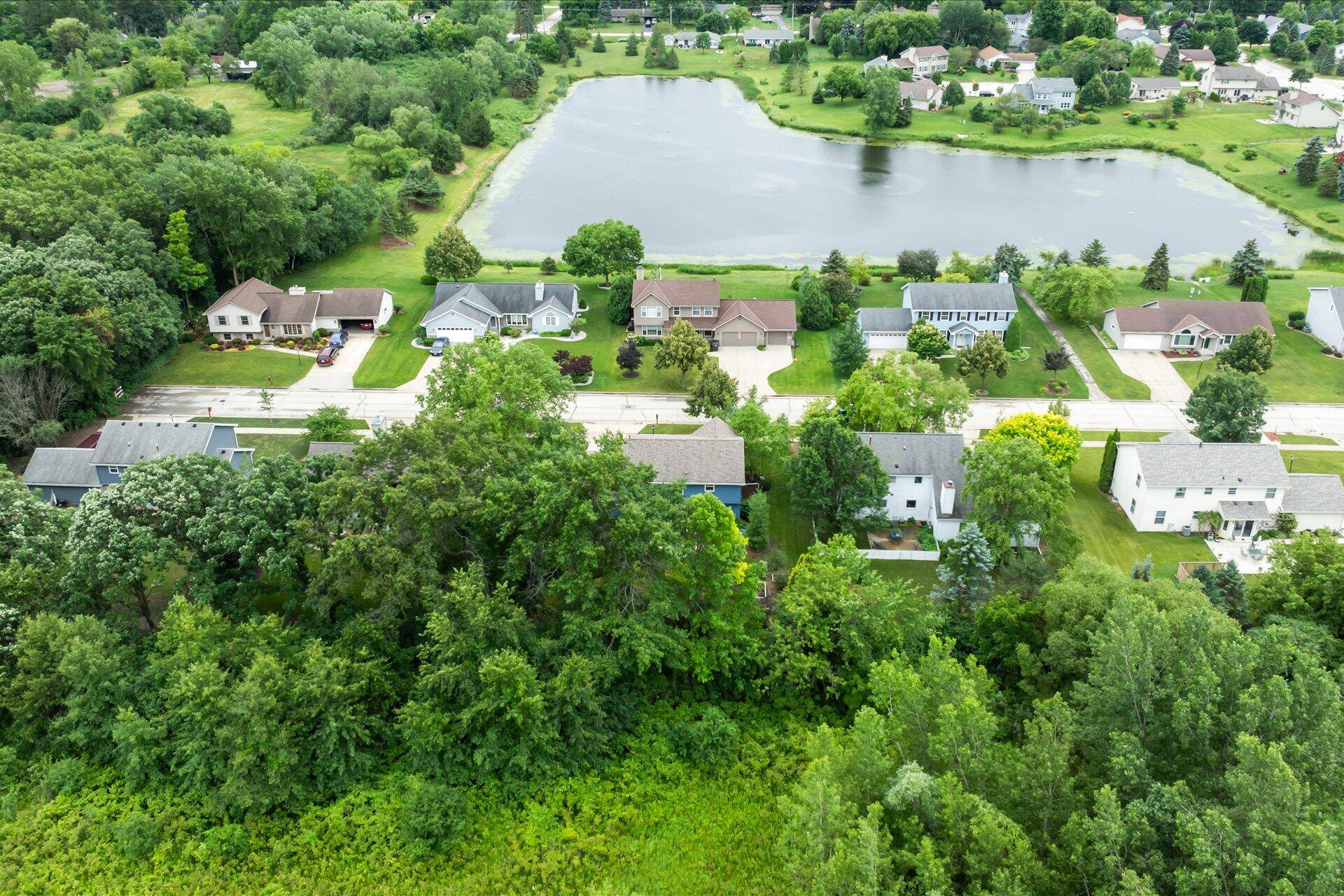 Franklin, WI 53132,8510 W Lake Pointe Dr