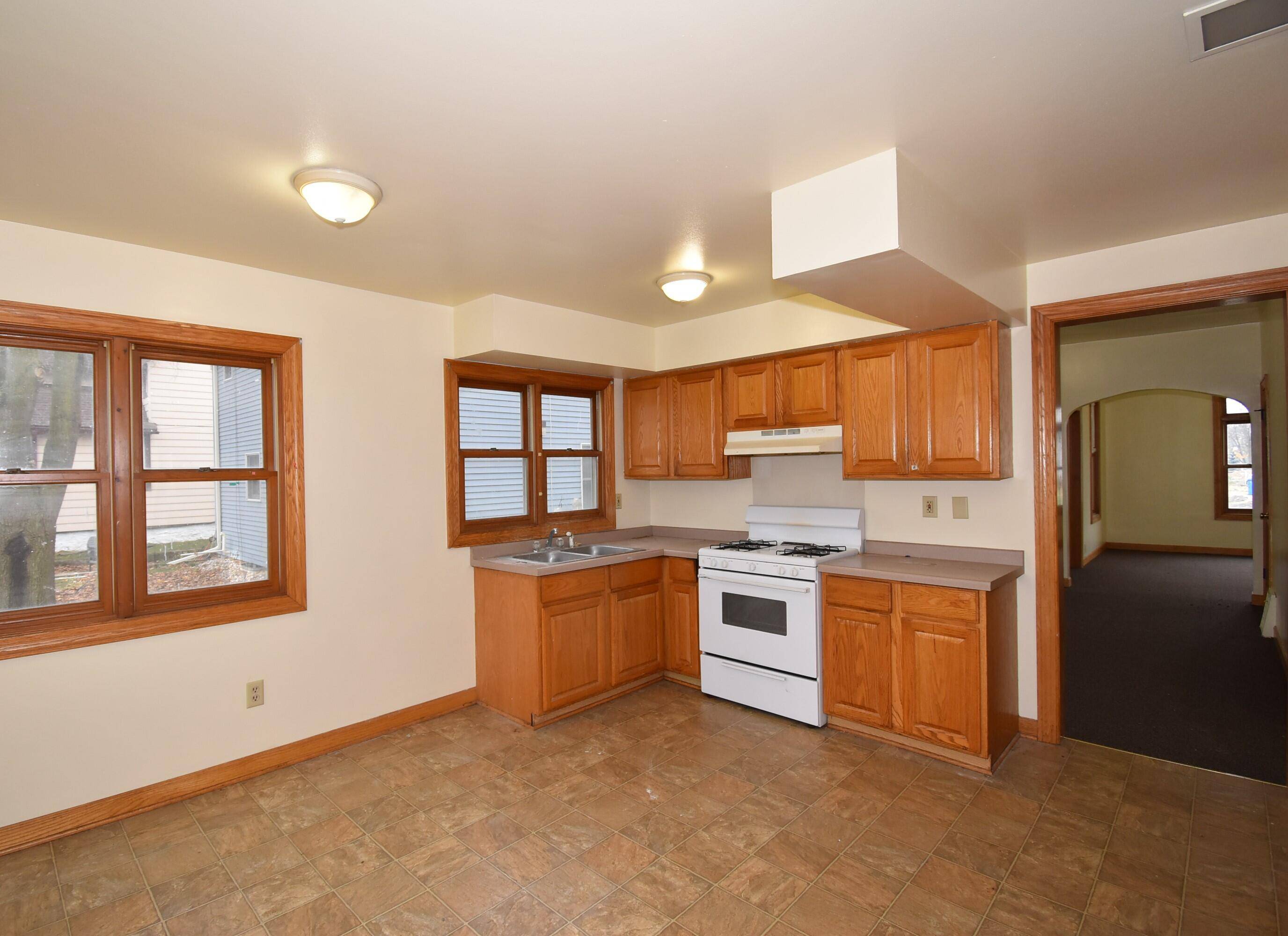 Waukesha, WI 53186,421 N Greenfield Ave Unit 1003 Pearl St