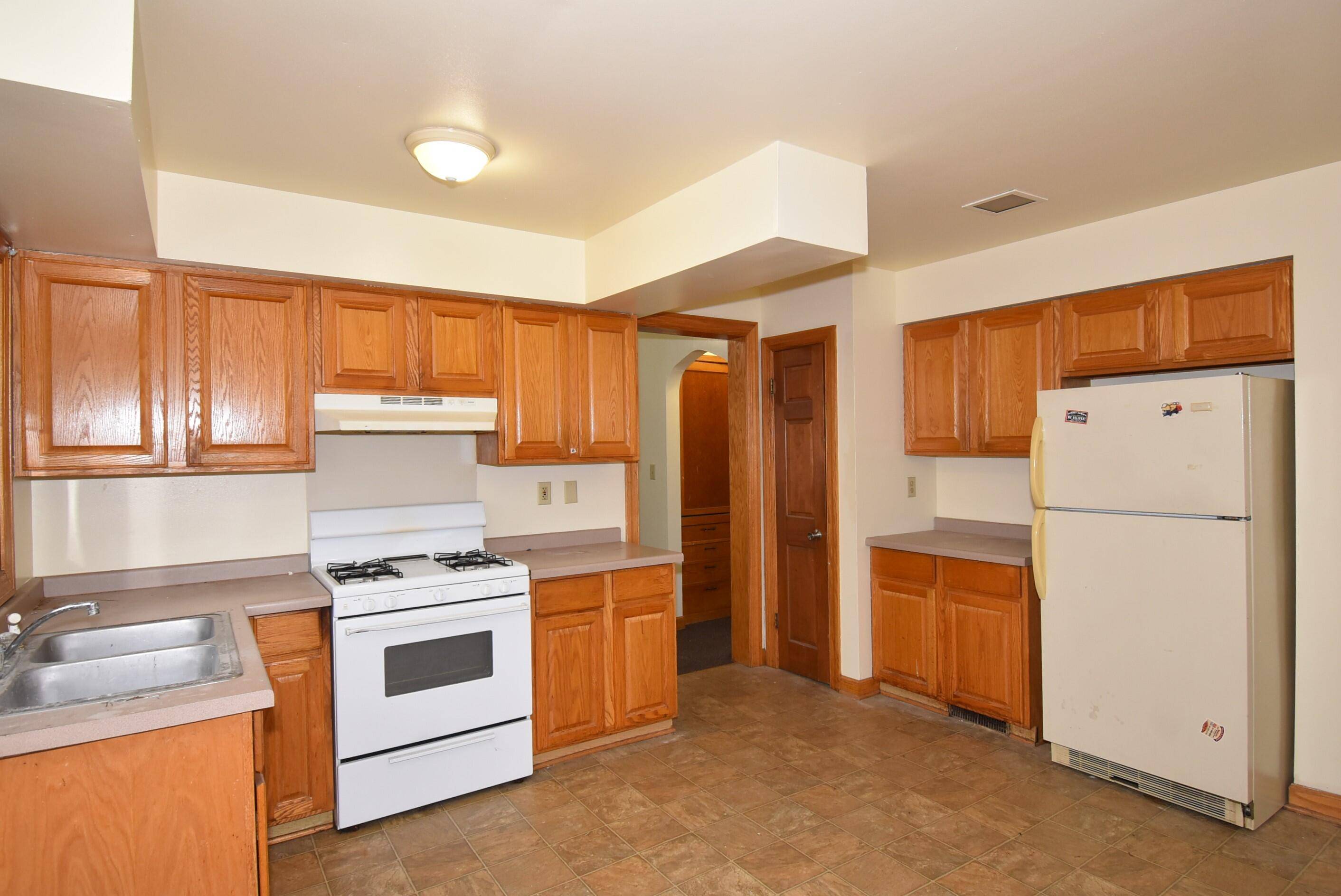 Waukesha, WI 53186,421 N Greenfield Ave Unit 1003 Pearl St