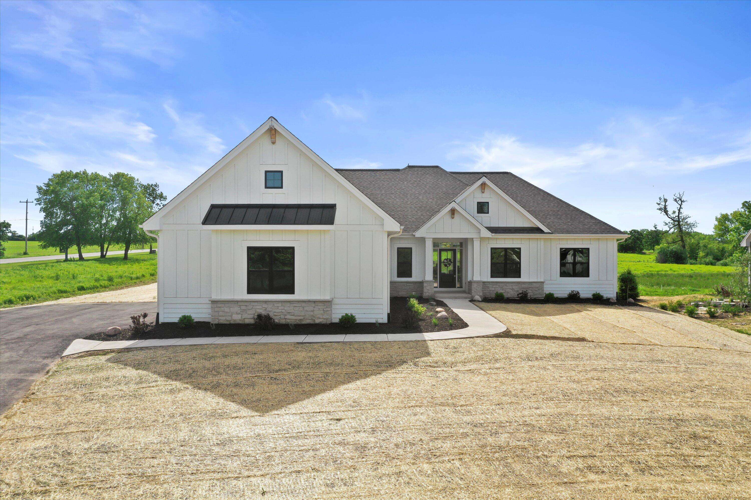 Linn, WI 53147,N1517 Woodstone Ln