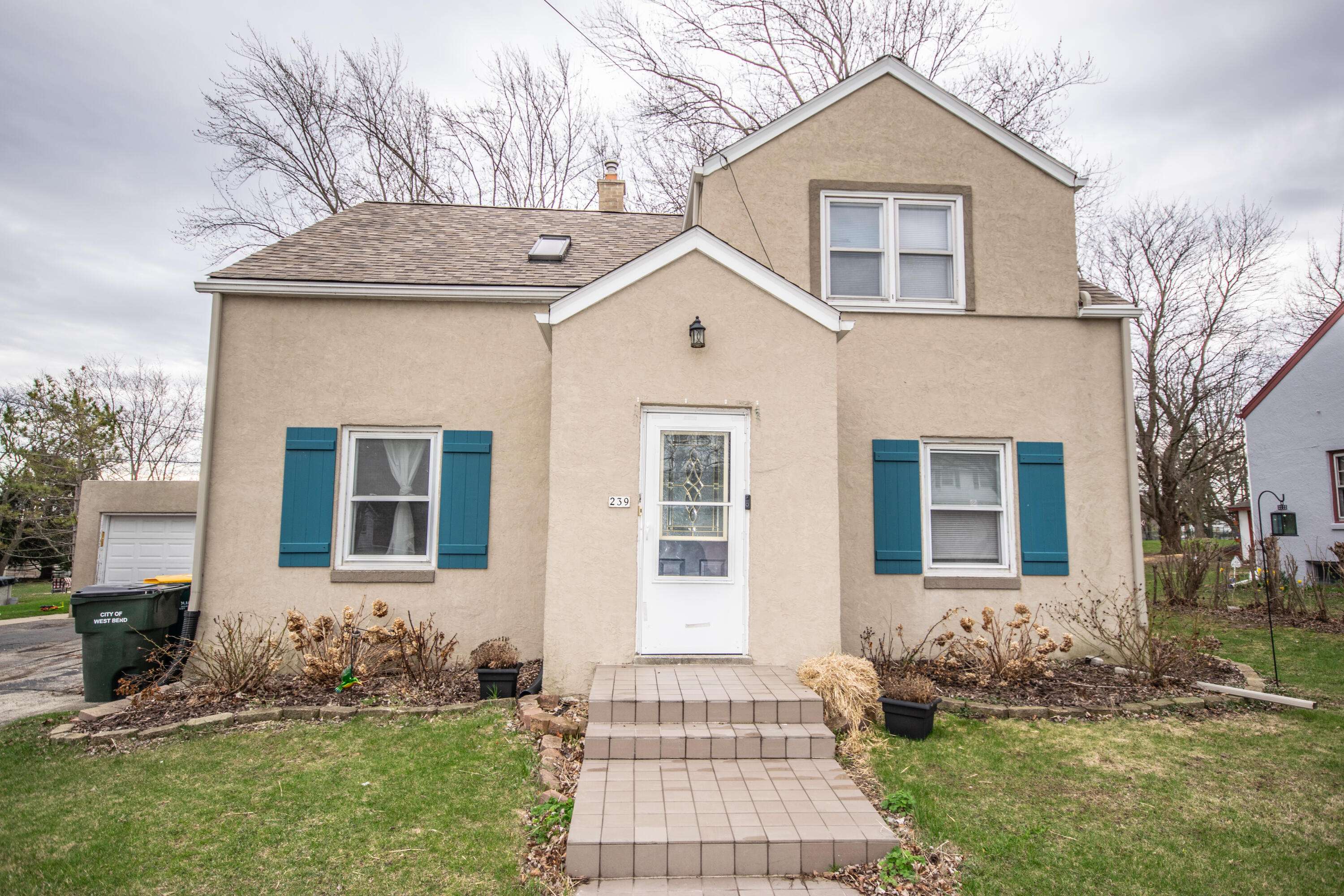 West Bend, WI 53095,239 W Paradise Dr