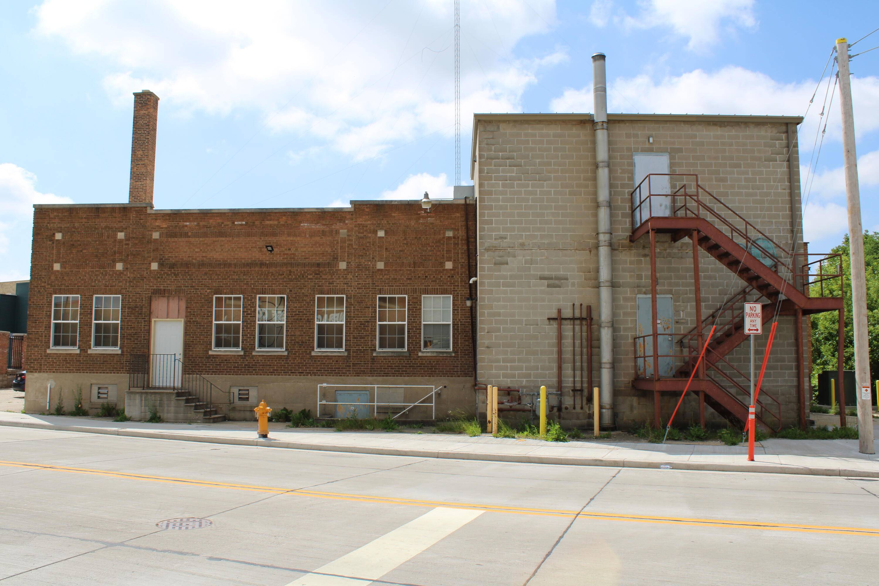 Fond Du Lac, WI 54935,240 W Division St