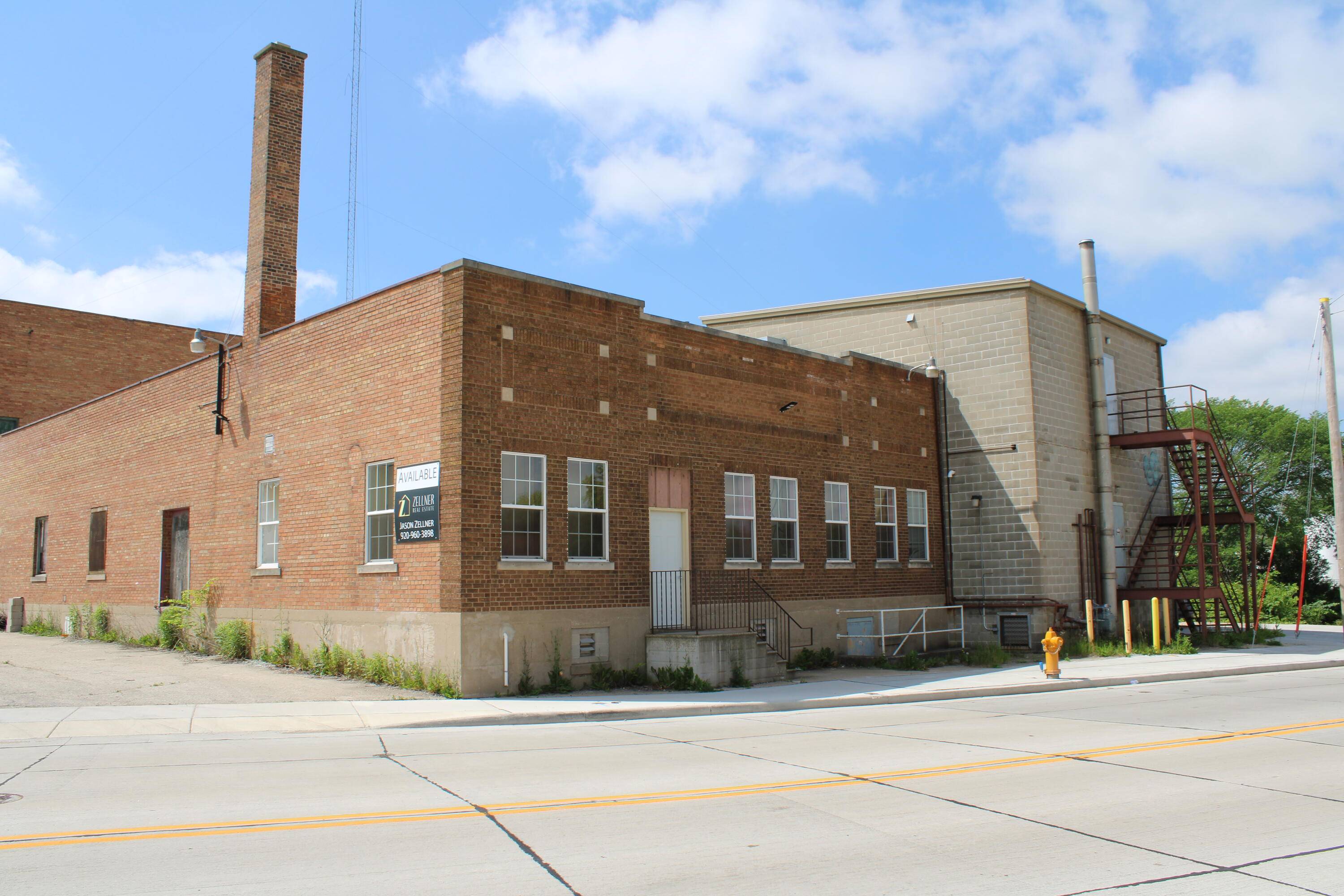 Fond Du Lac, WI 54935,240 W Division St