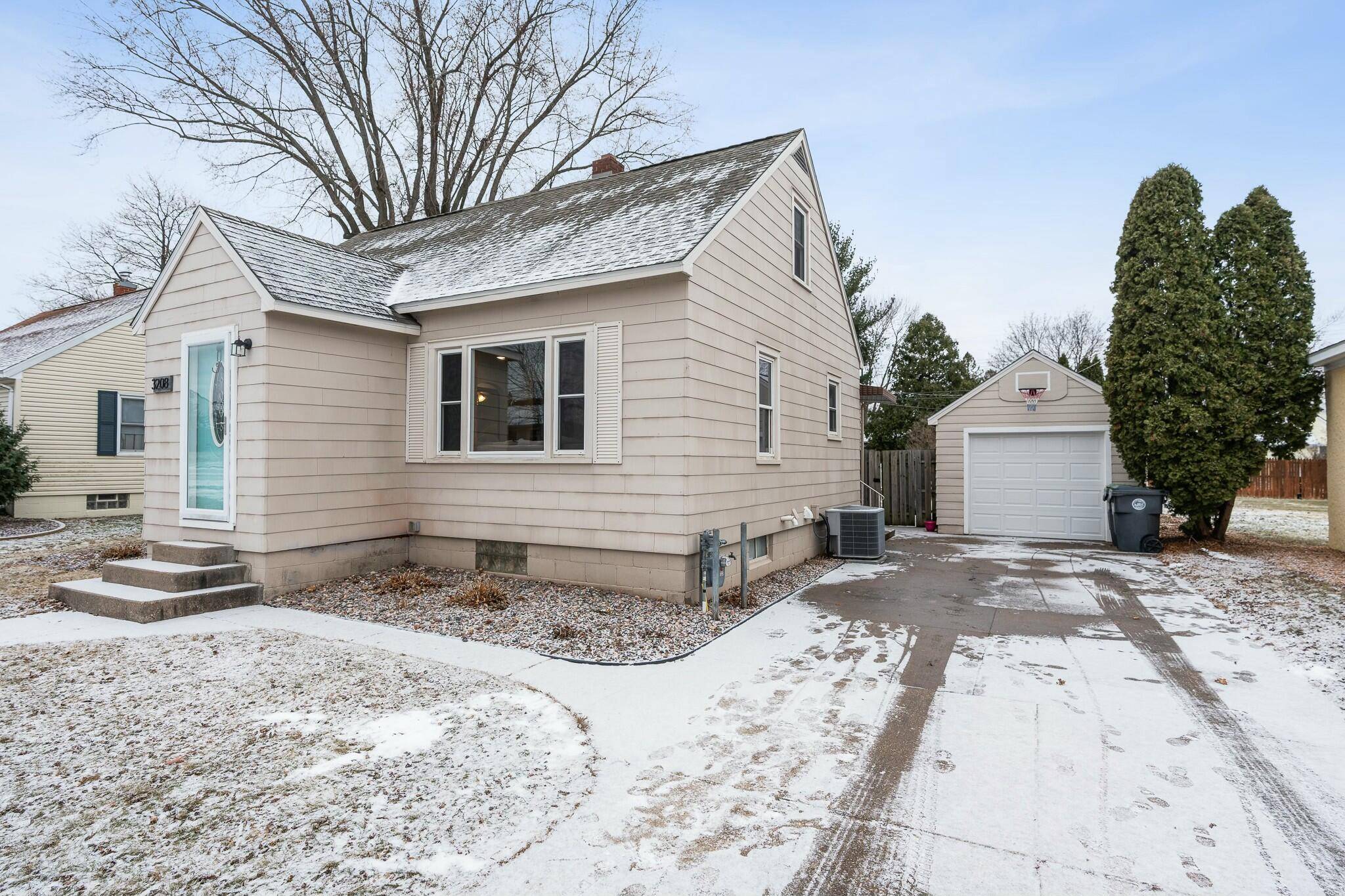 La Crosse, WI 54601,3208 28th St S