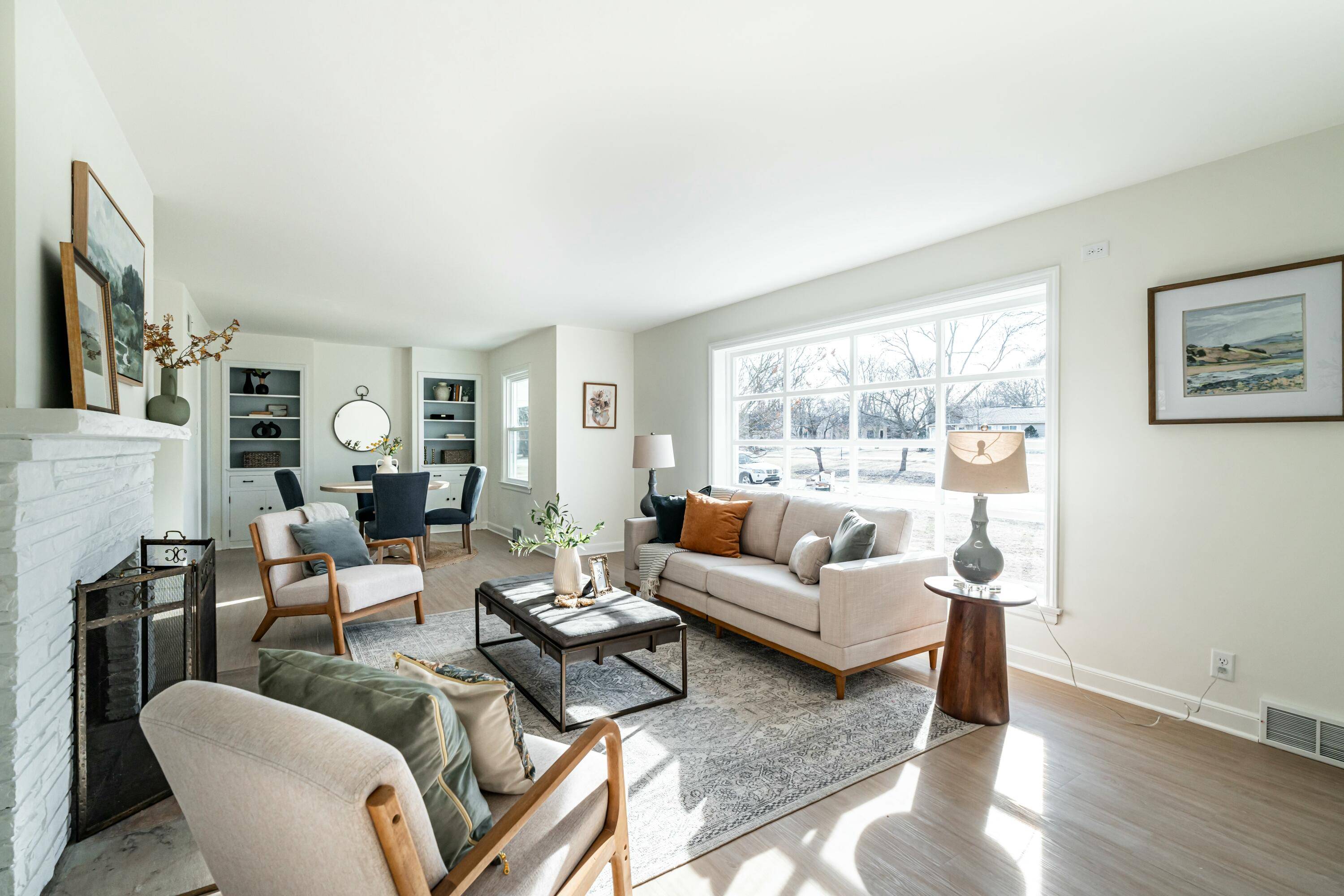 Fox Point, WI 53217,8033 N Regent Rd