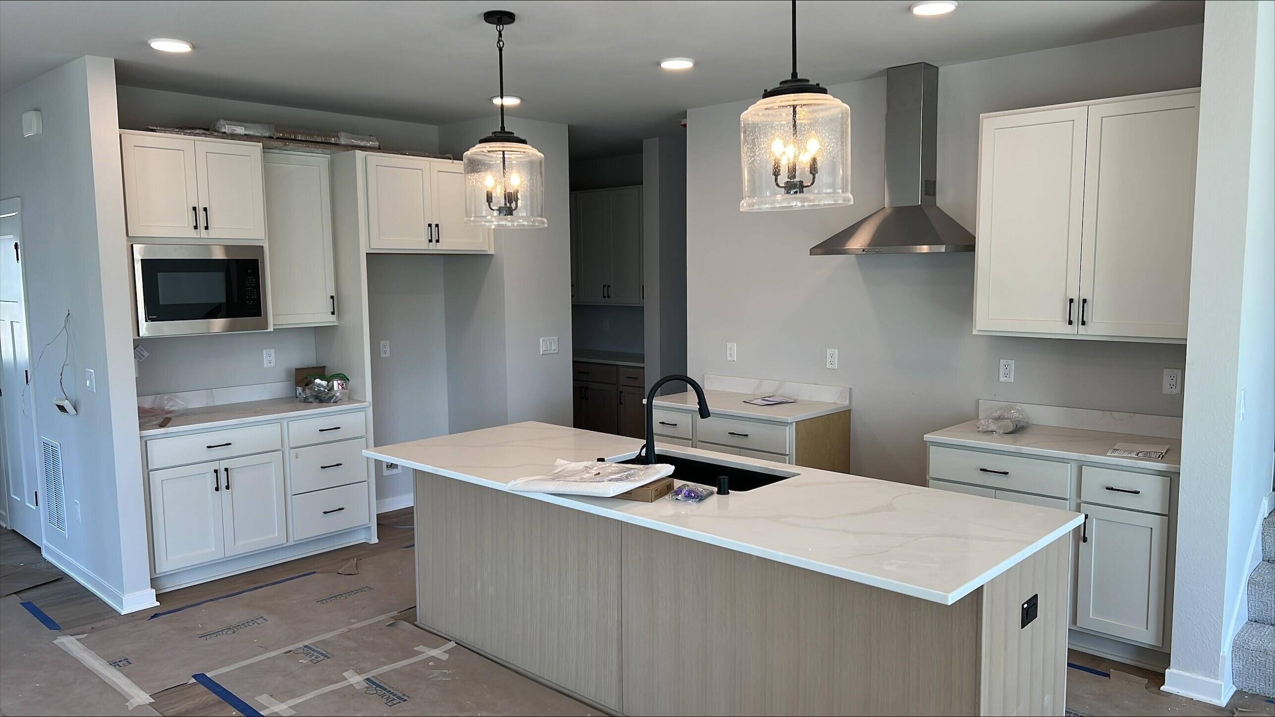Germantown, WI 53022,N118W1479 Mistletoe Rd