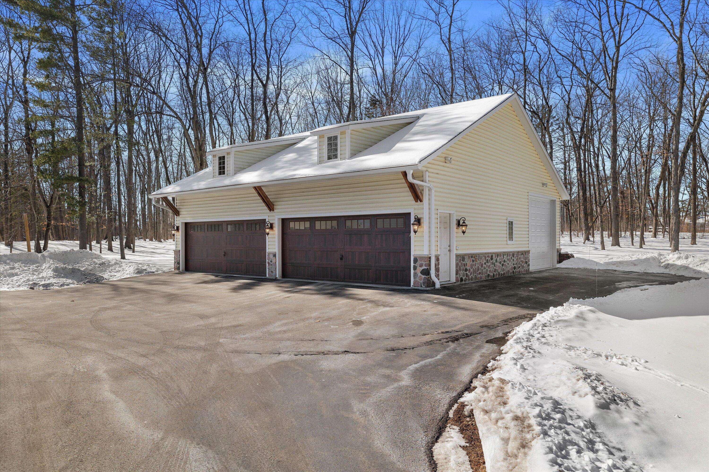 River Hills, WI 53217,2401 W Cedar Ln