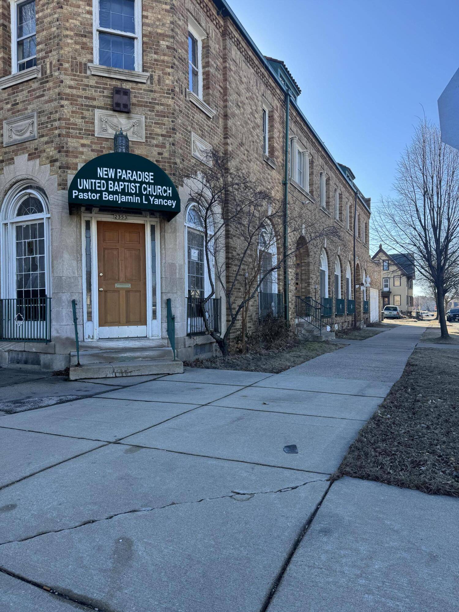 Milwaukee, WI 53206,2353 W Fond Du Lac Ave