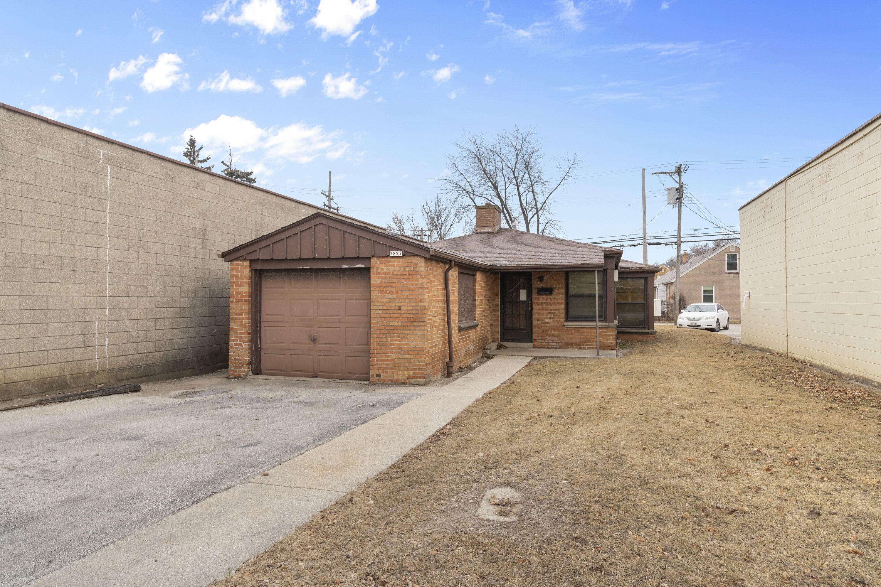 Milwaukee, WI 53222,7827 W Burleigh St