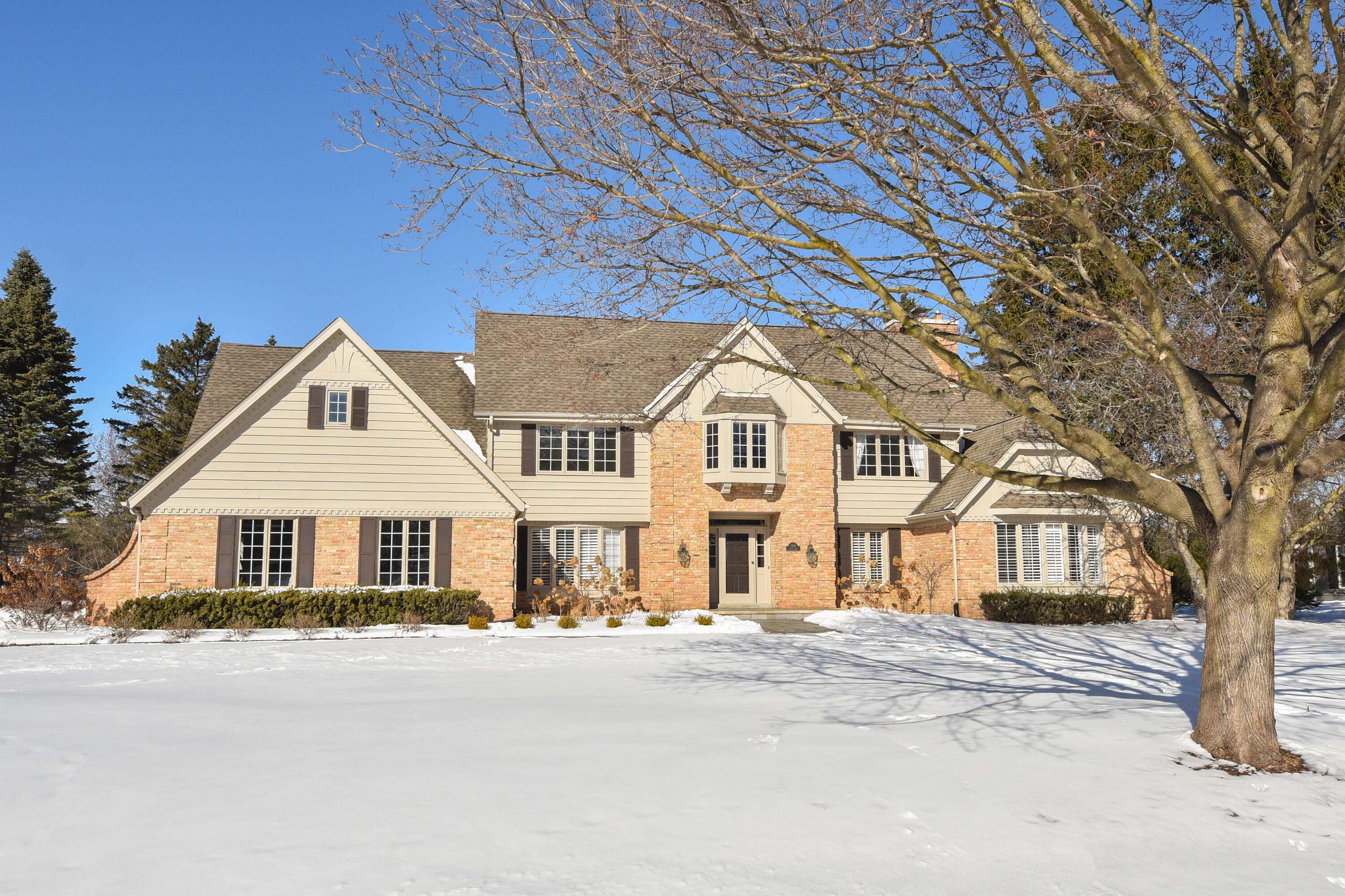 Mequon, WI 53092,304 W Aster Ln