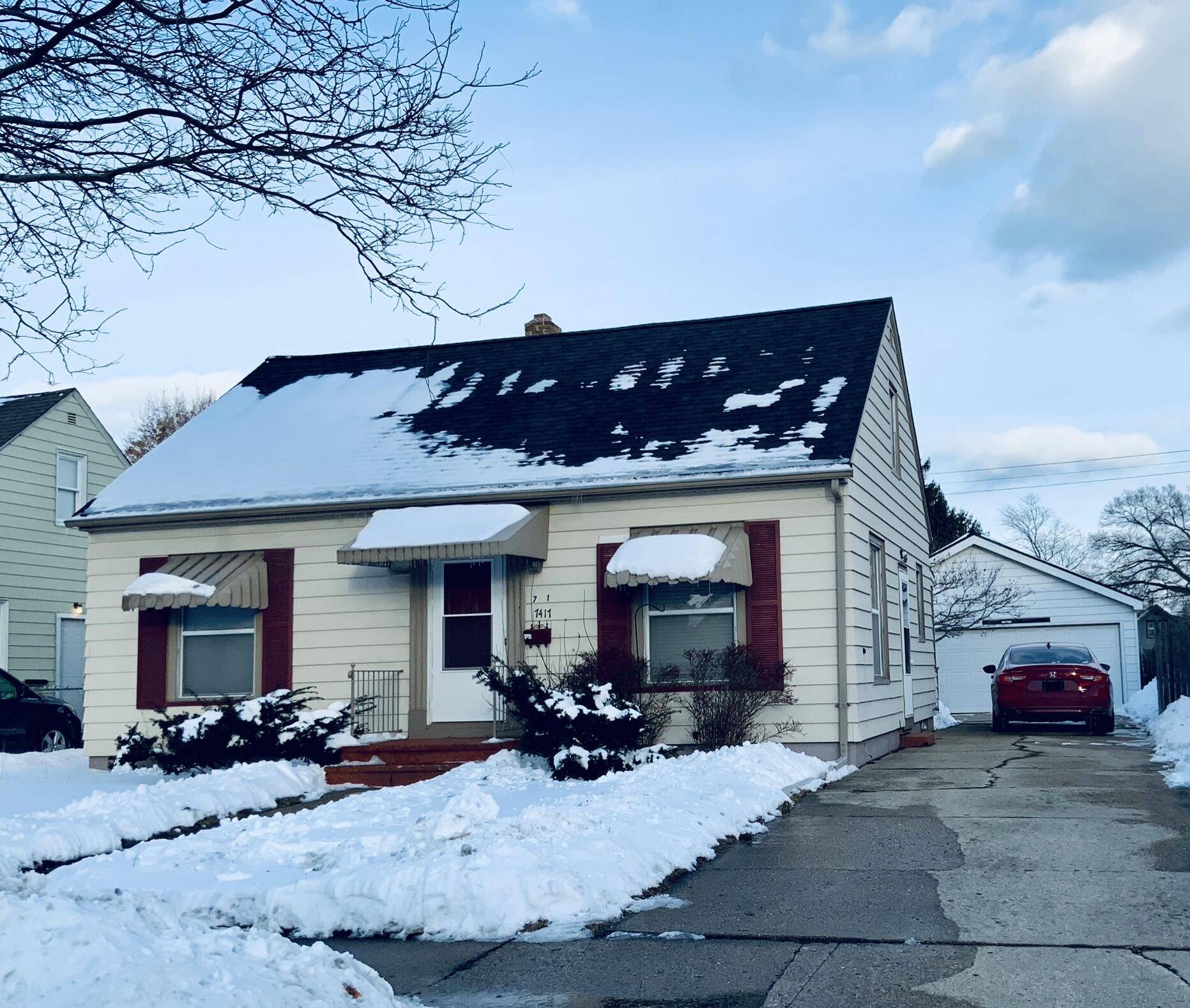 Kenosha, WI 53143,7417 18th Ave