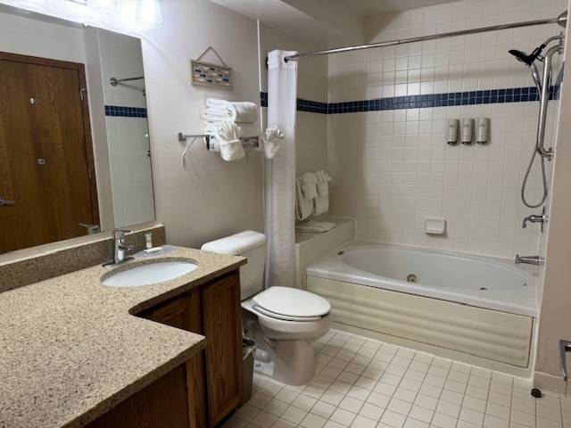 Lake Geneva, WI 53147,111 Center St Unit 227