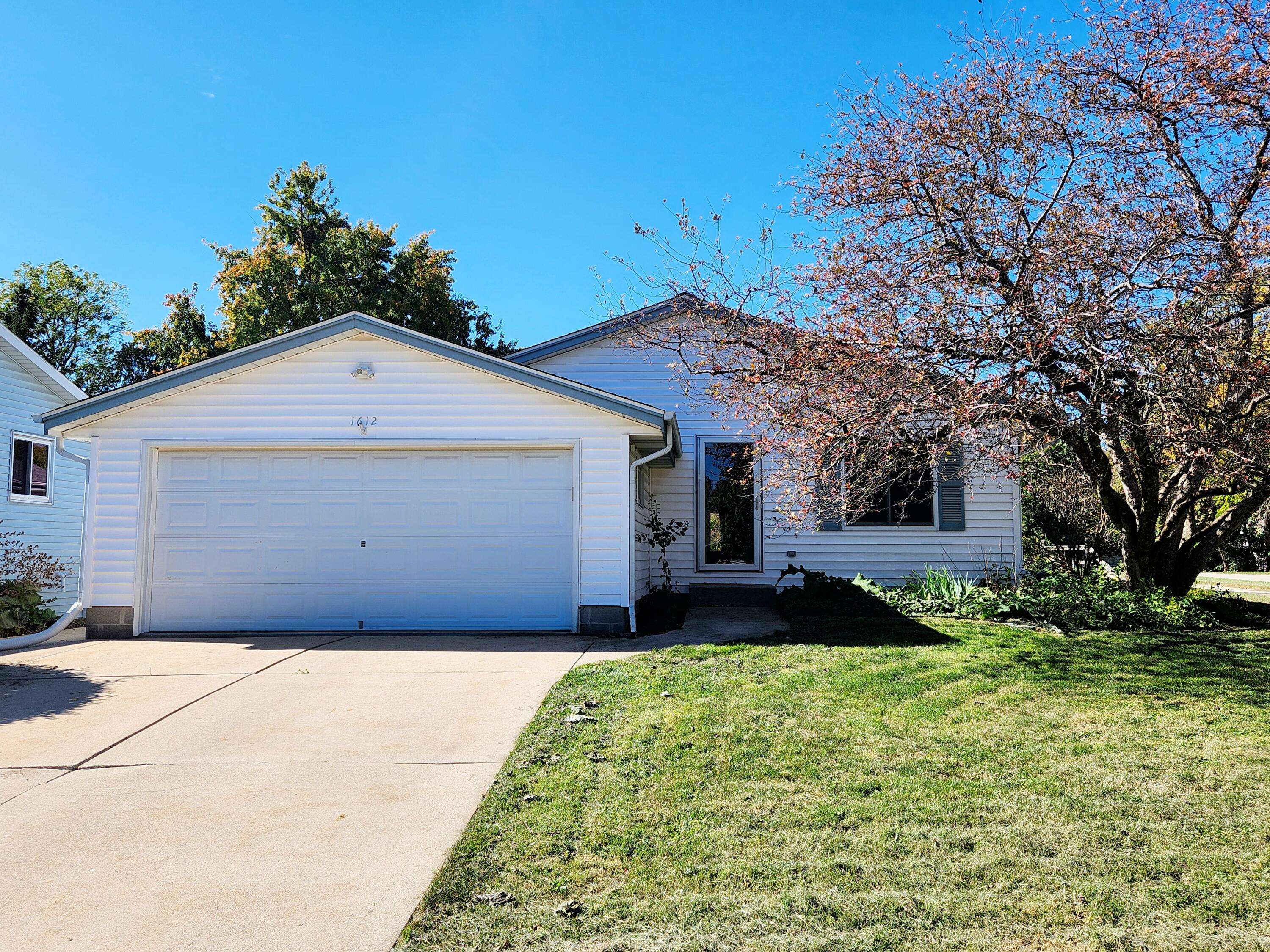 Waukesha, WI 53188,1612 Pleasant View Ave