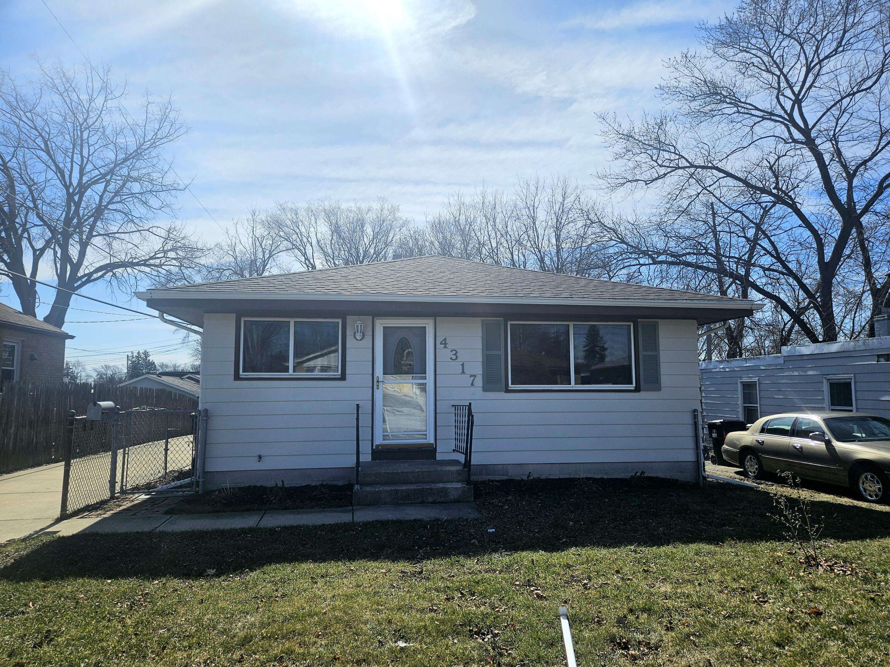 Racine, WI 53405,4317 16th St