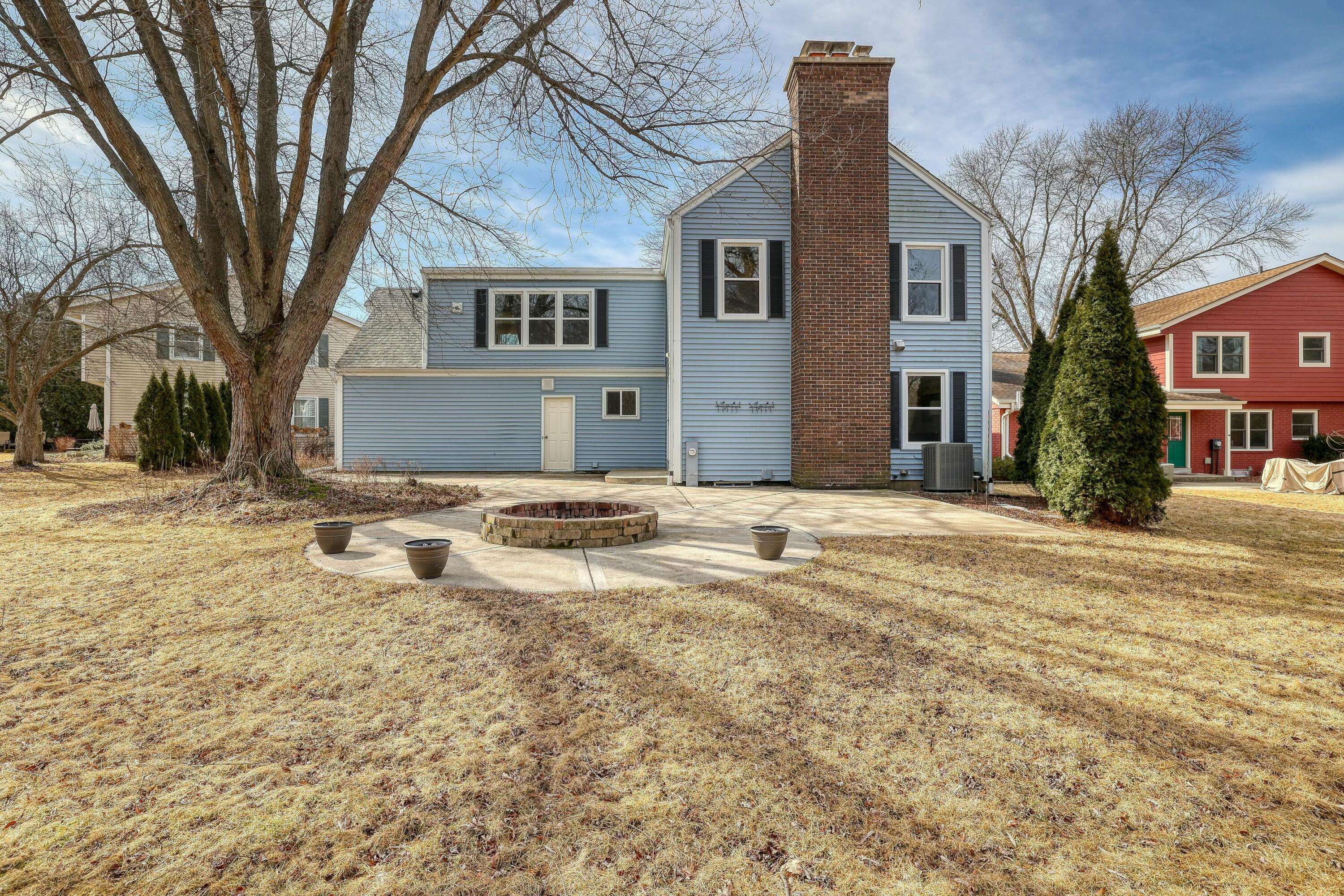 Mequon, WI 53092,3616 W Brittany Ct