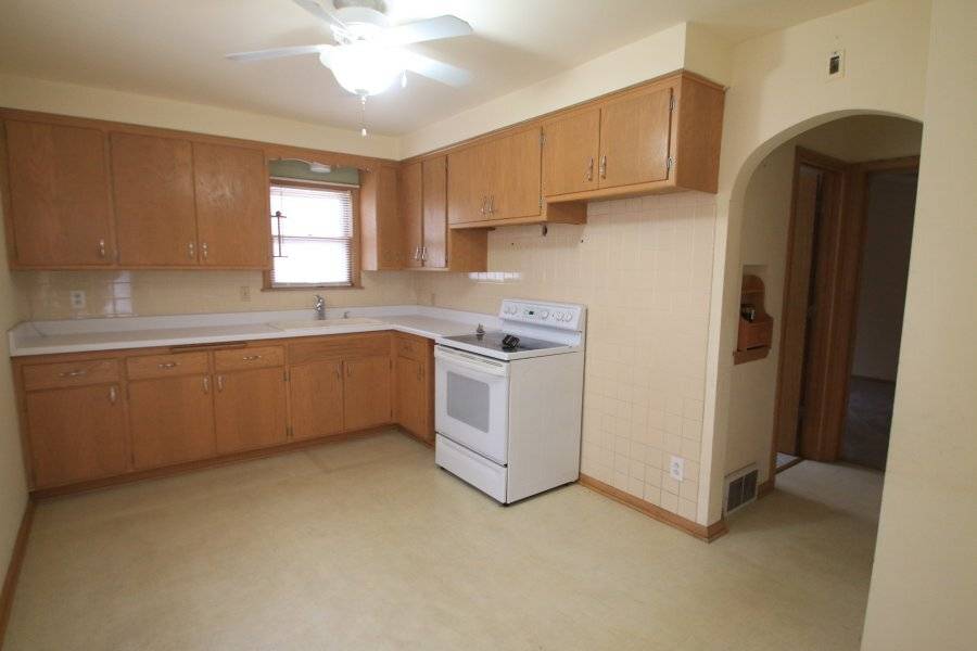 West Allis, WI 53227,8907 W Montana Ave