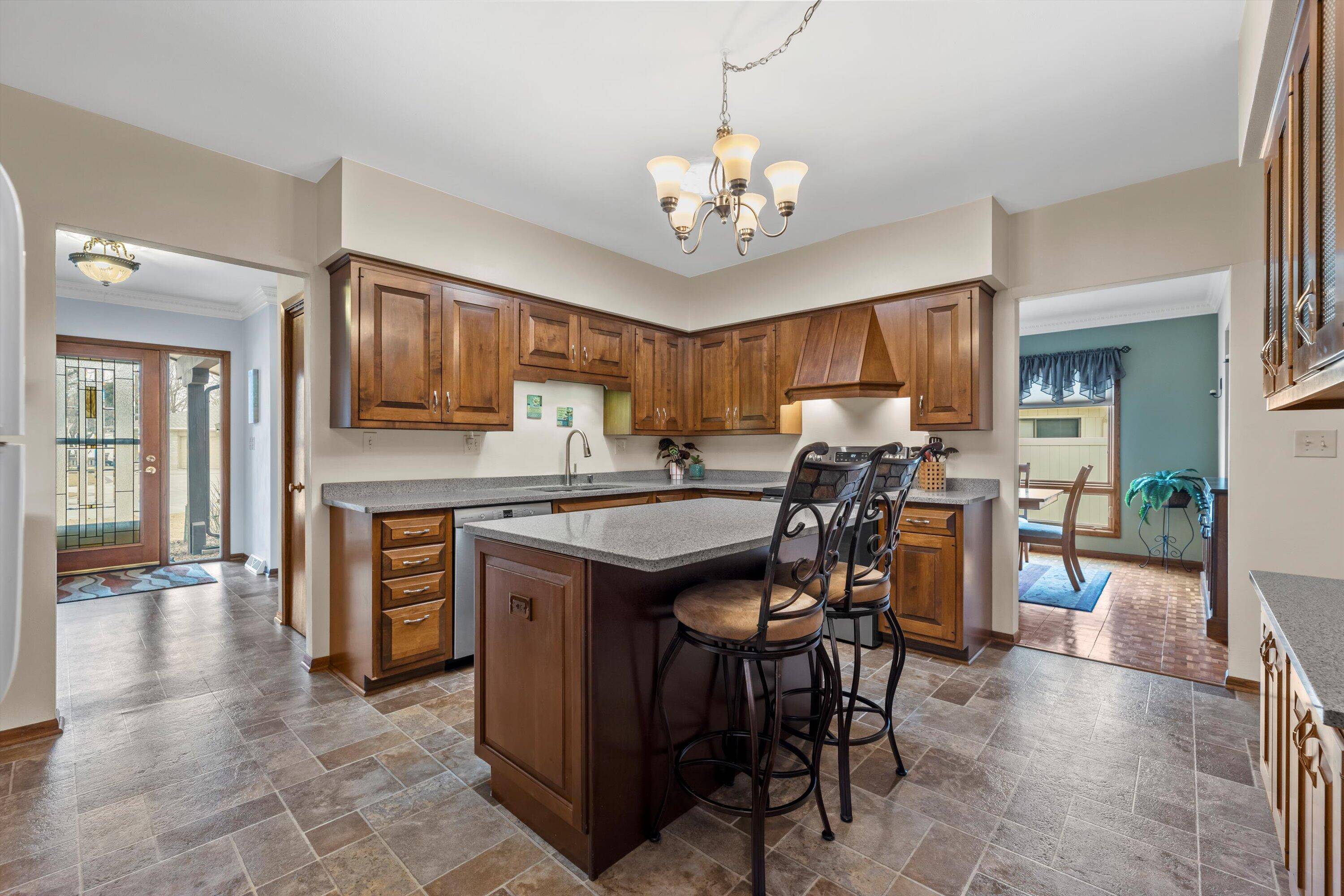 West Allis, WI 53219,2920 S 80th St