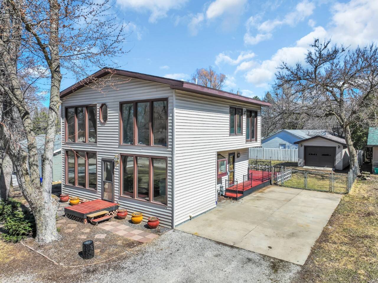 Burlington, WI 53105,8417 Wren St