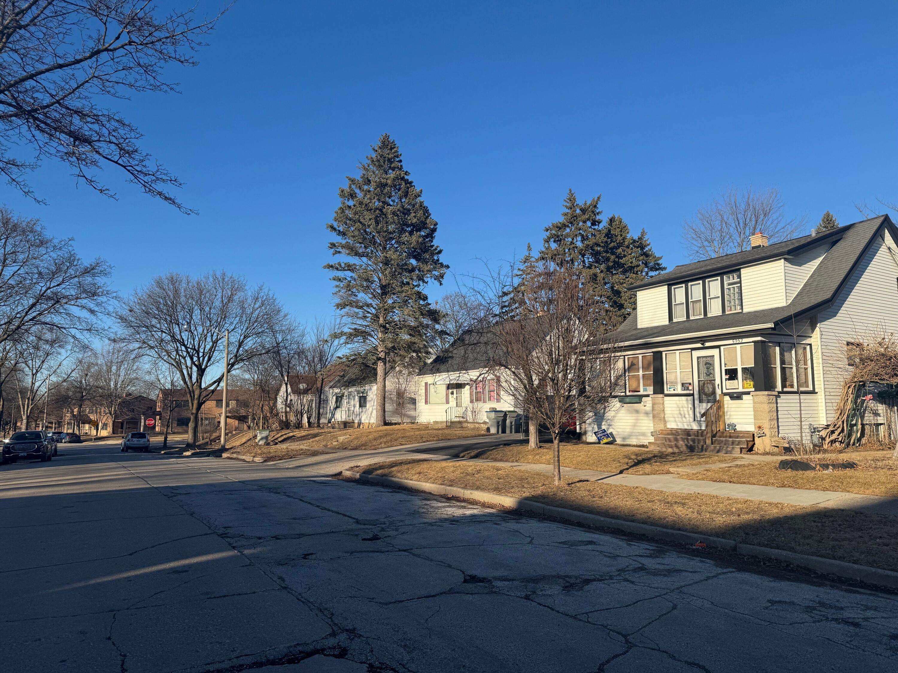 Milwaukee, WI 53209,5953 N 41st St