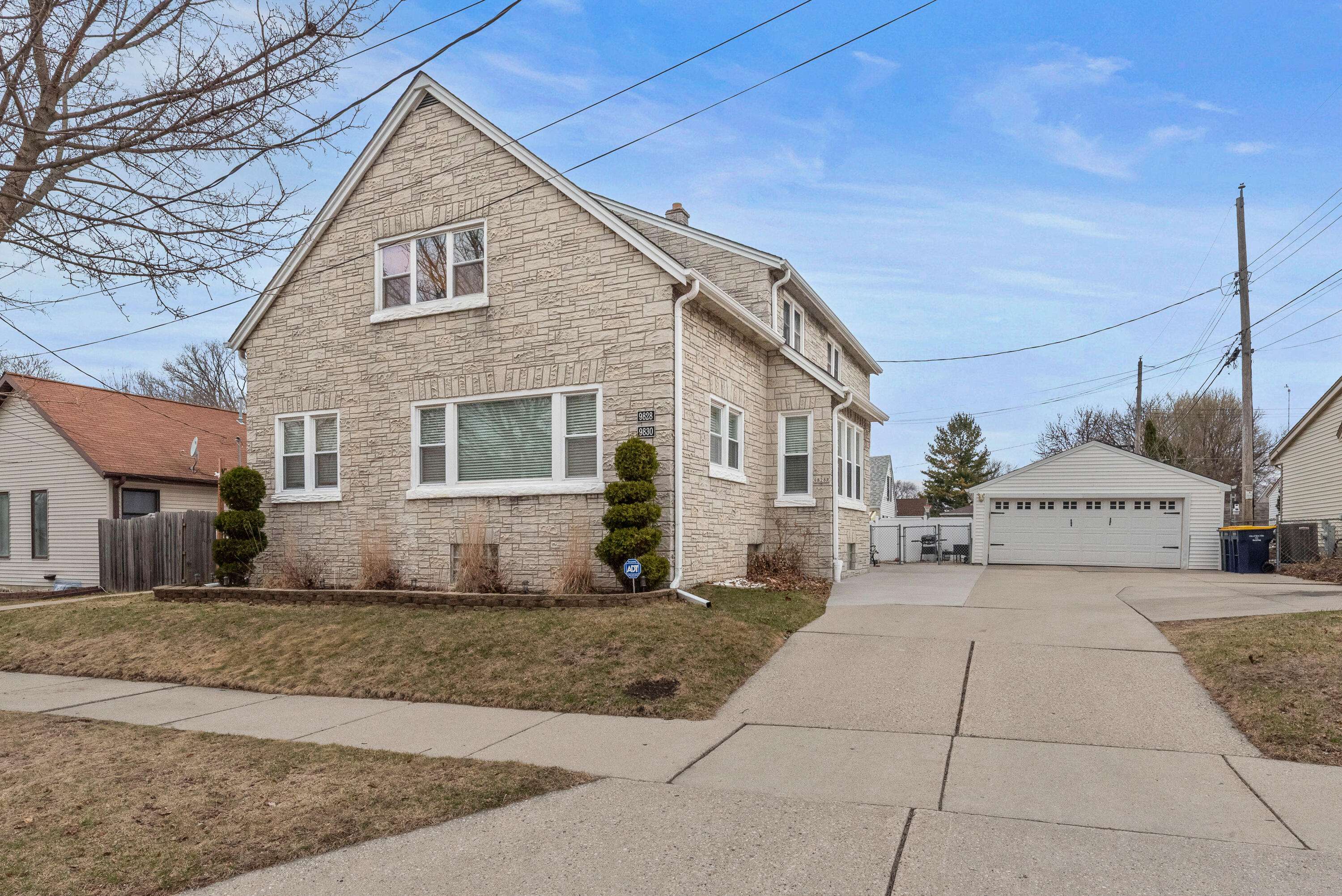 West Allis, WI 53227,9828 W Montana Ave