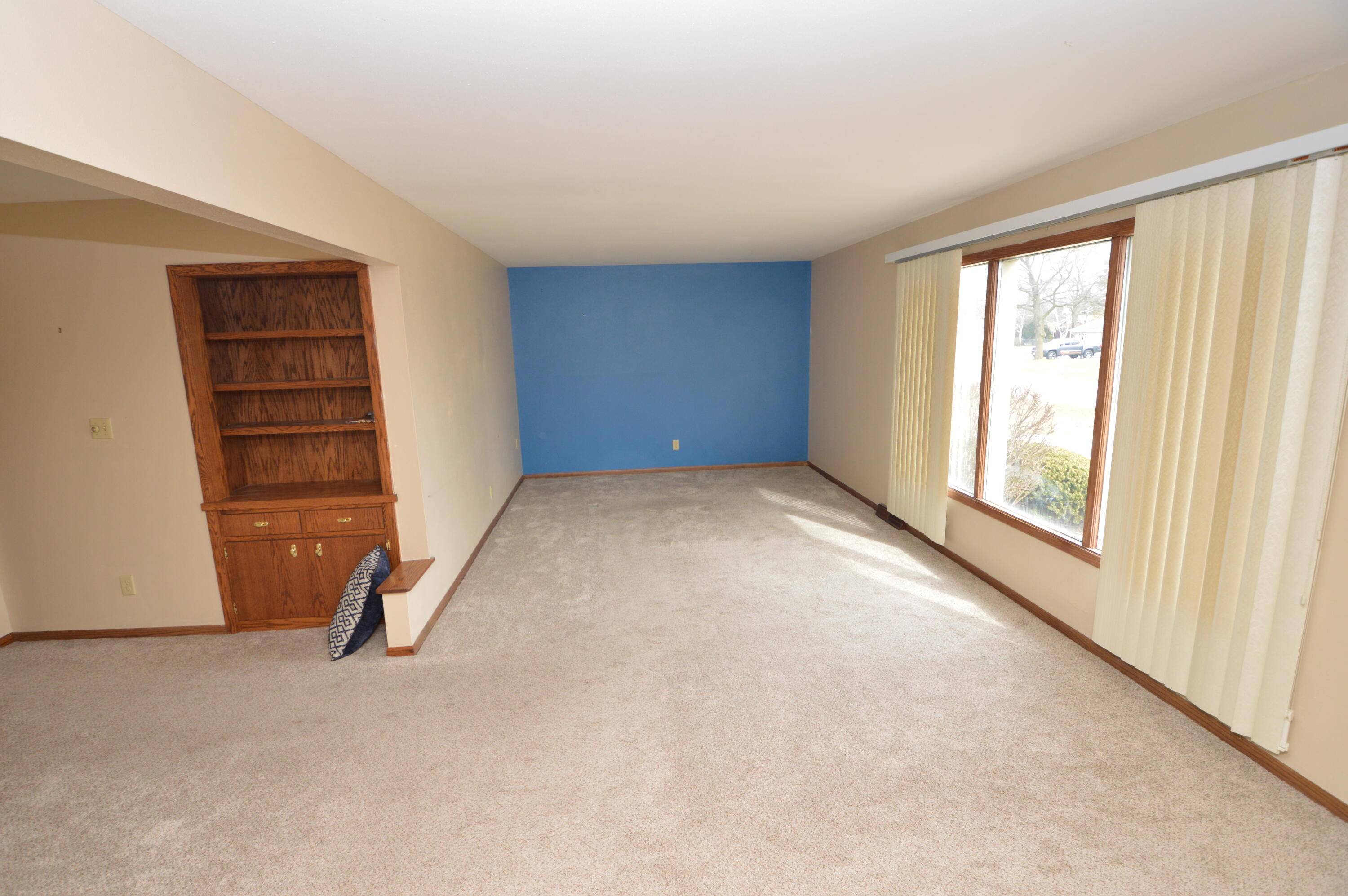 Oak Creek, WI 53154,8161 S Woodridge Dr