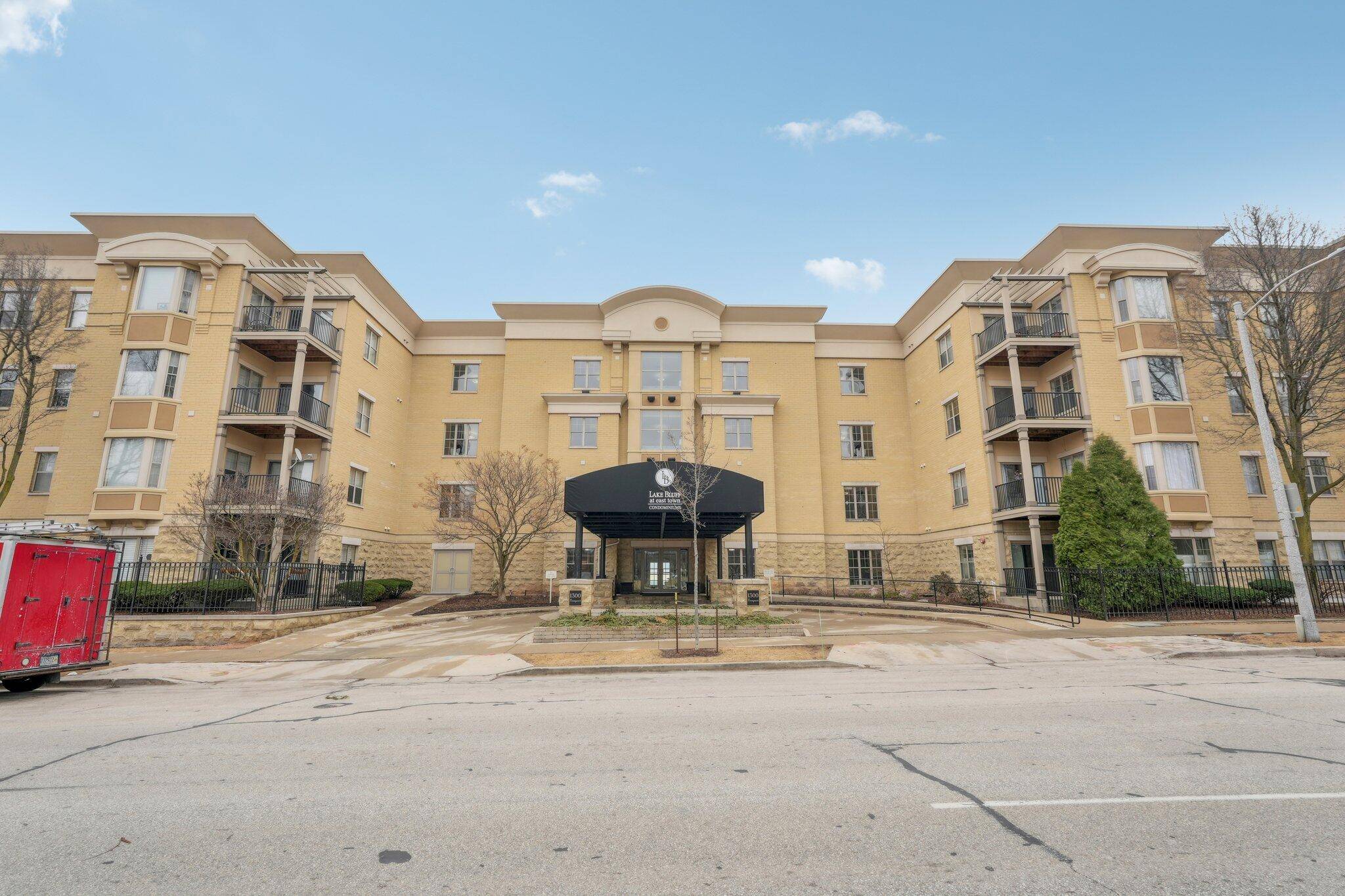 Milwaukee, WI 53202,1300 N Prospect Ave Unit 326