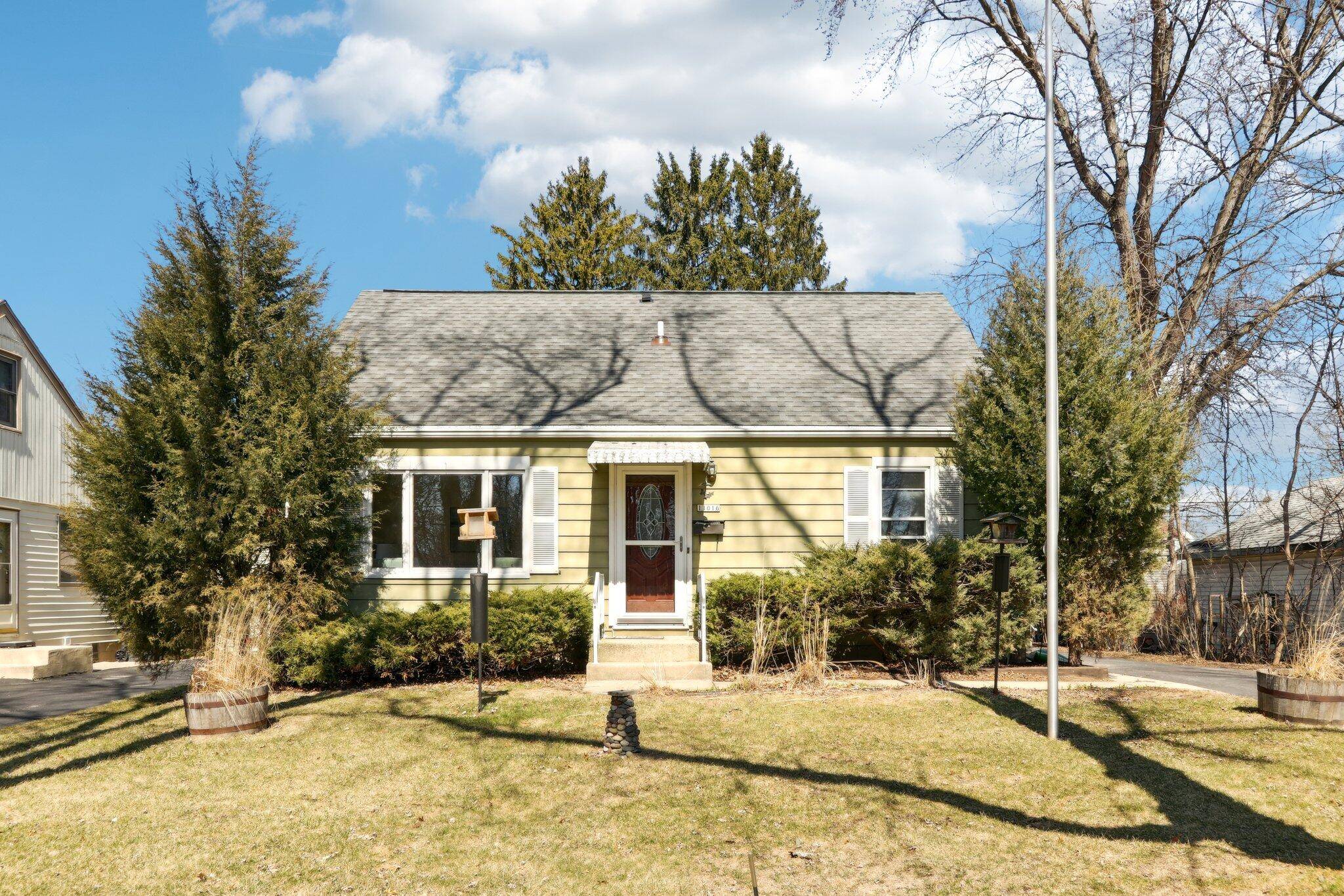 Hales Corners, WI 53130,11016 W Grange Ave