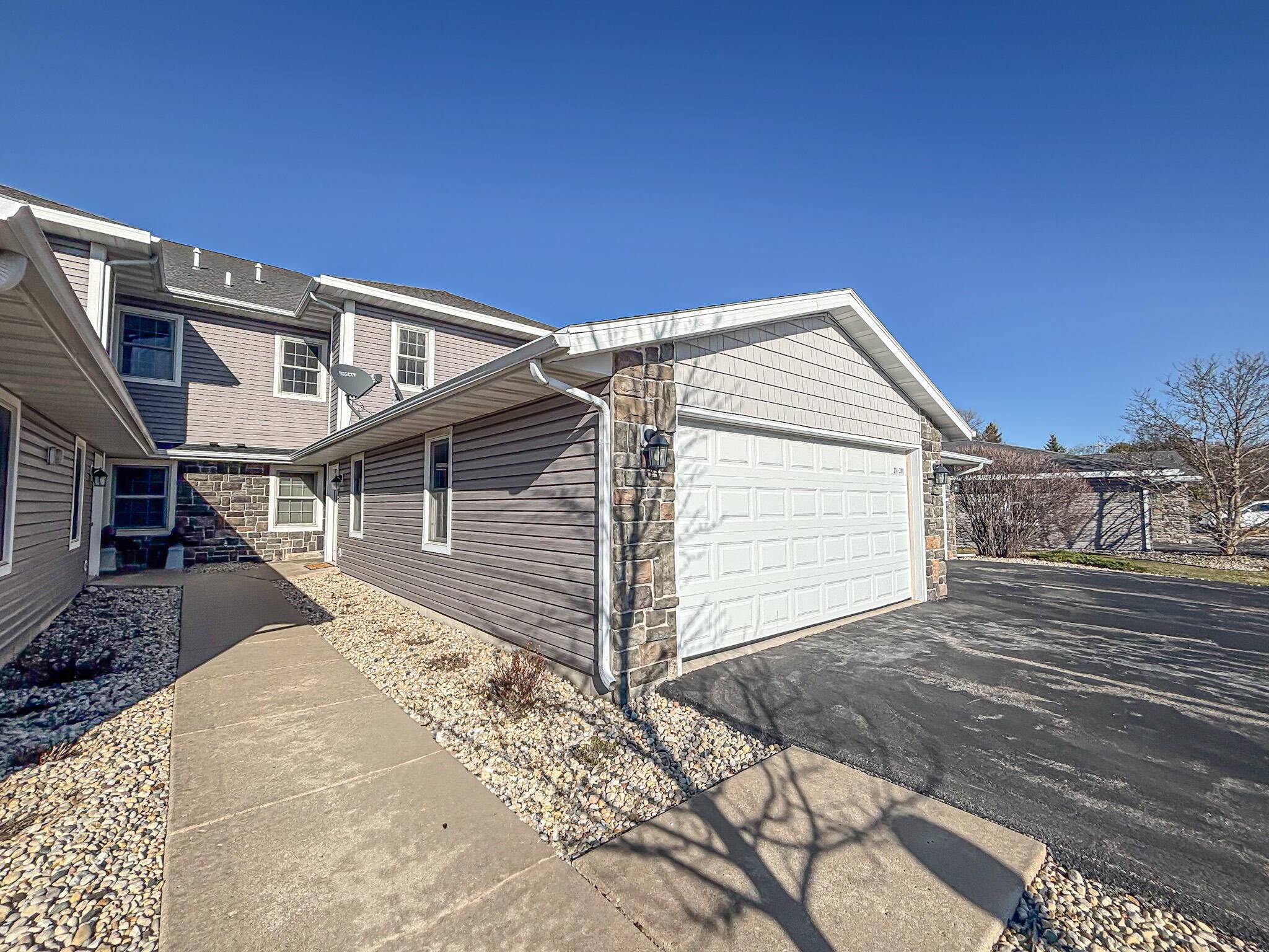 Elkhorn, WI 53121,214 Potter Rd Unit 201