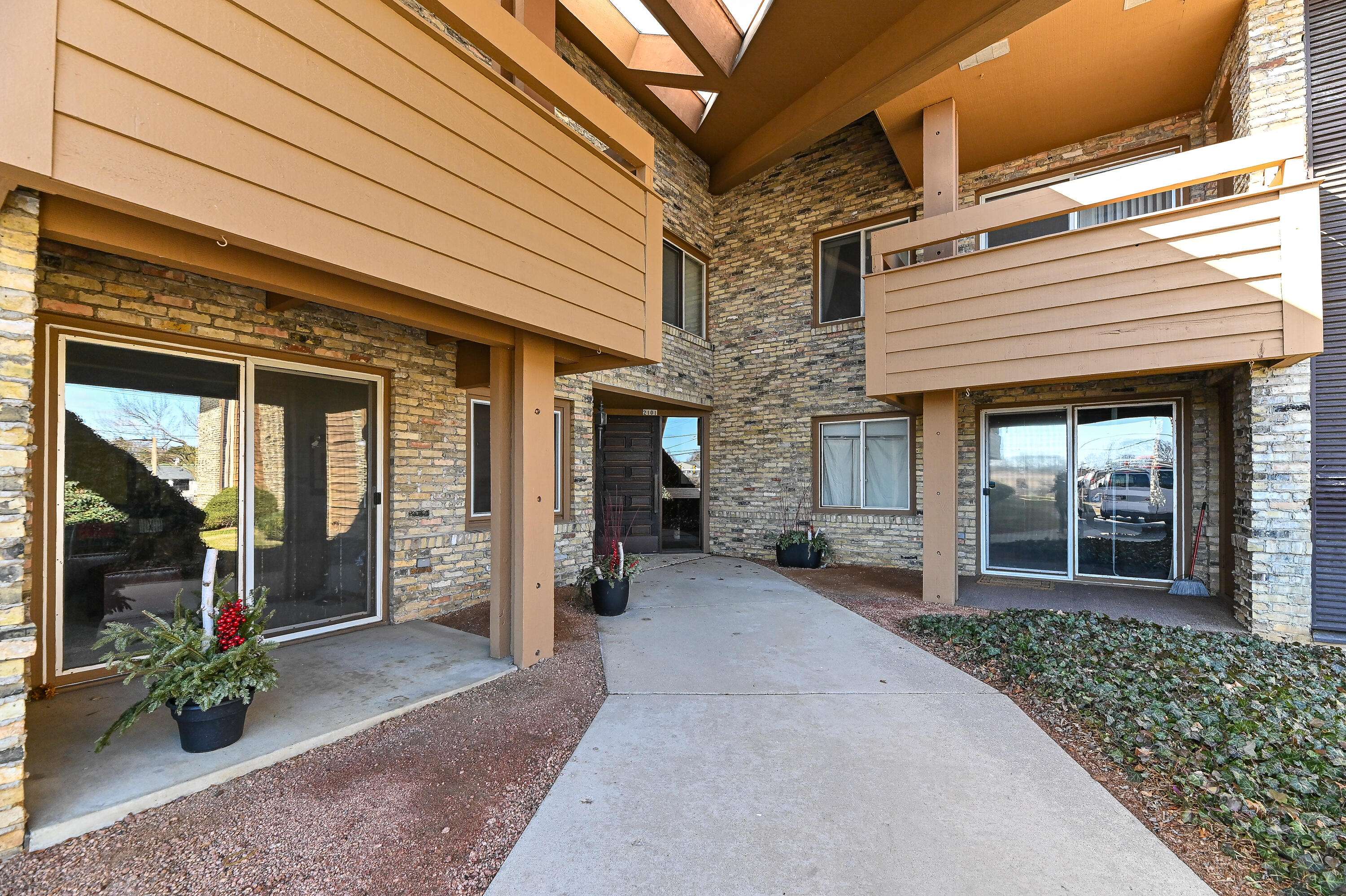 Glendale, WI 53209,2101 W Good Hope Rd Unit 211