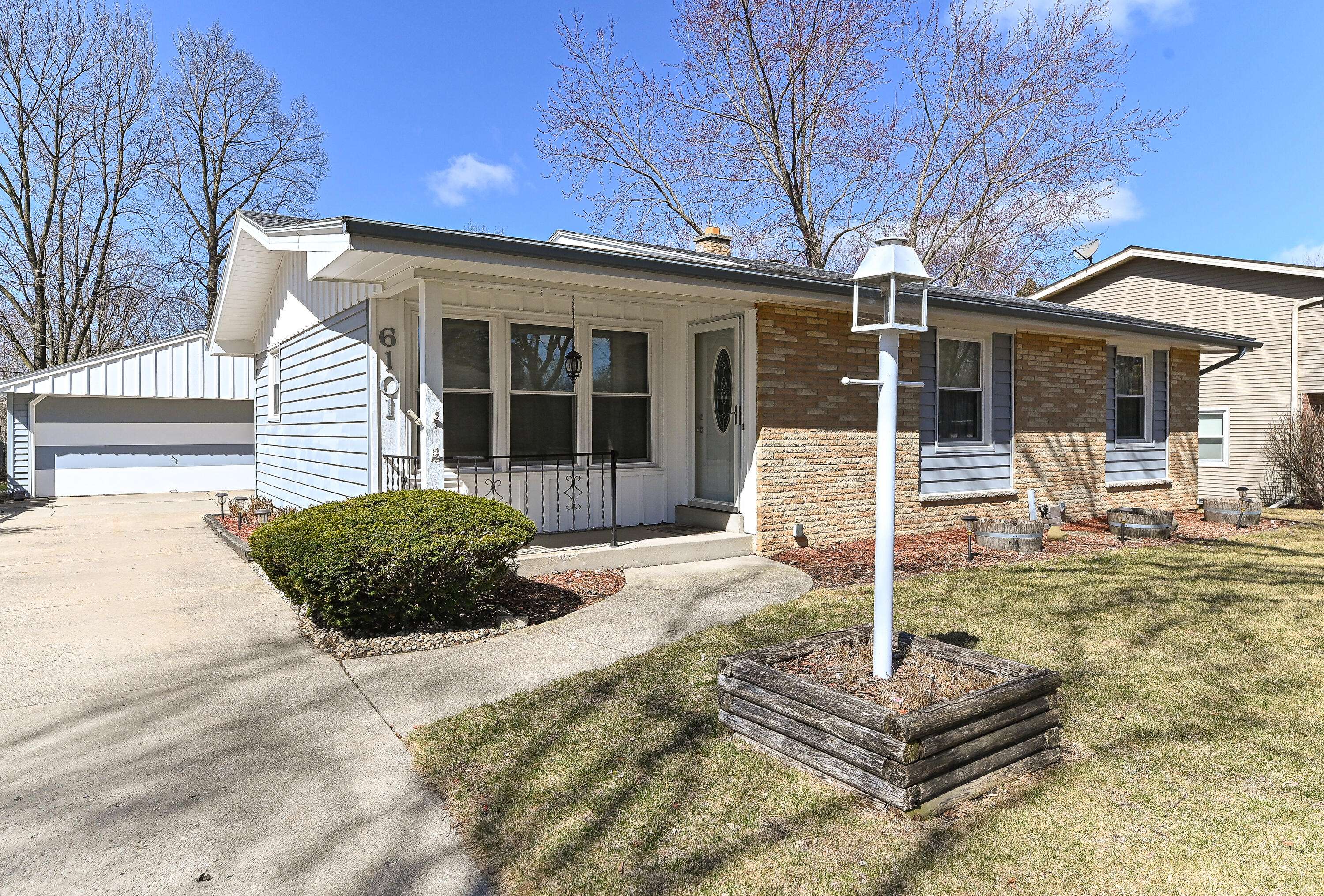 Milwaukee, WI 53225,6101 N 122nd St