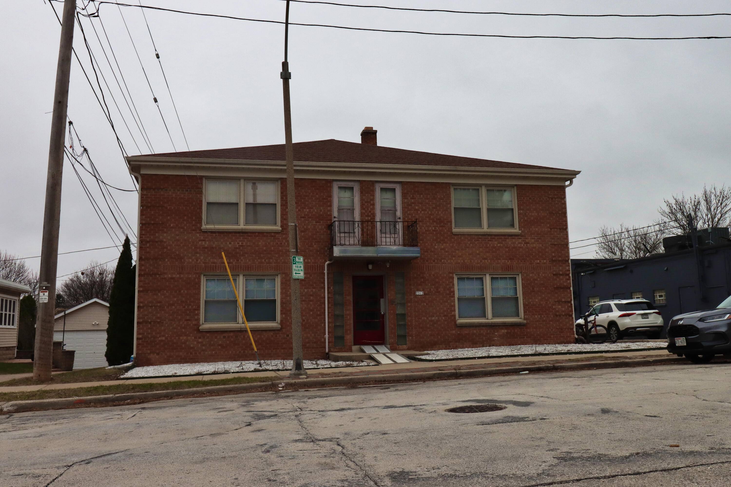 Wauwatosa, WI 53213,2312 N 71st St