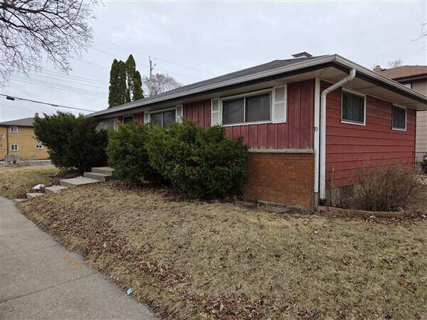 Milwaukee, WI 53218,6027 W Florist Ave