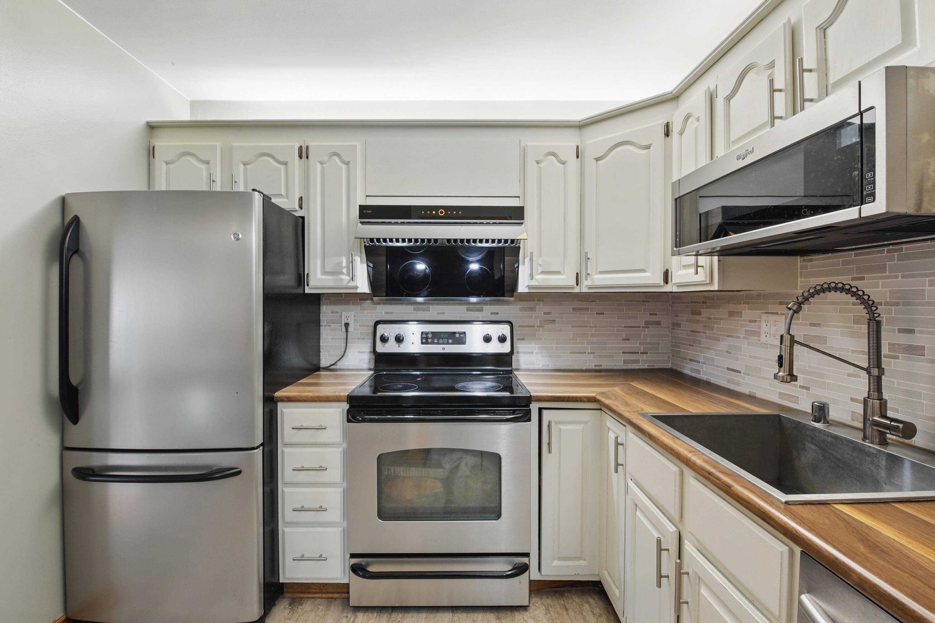 Glendale, WI 53209,2110 W Good Hope Rd Unit 4