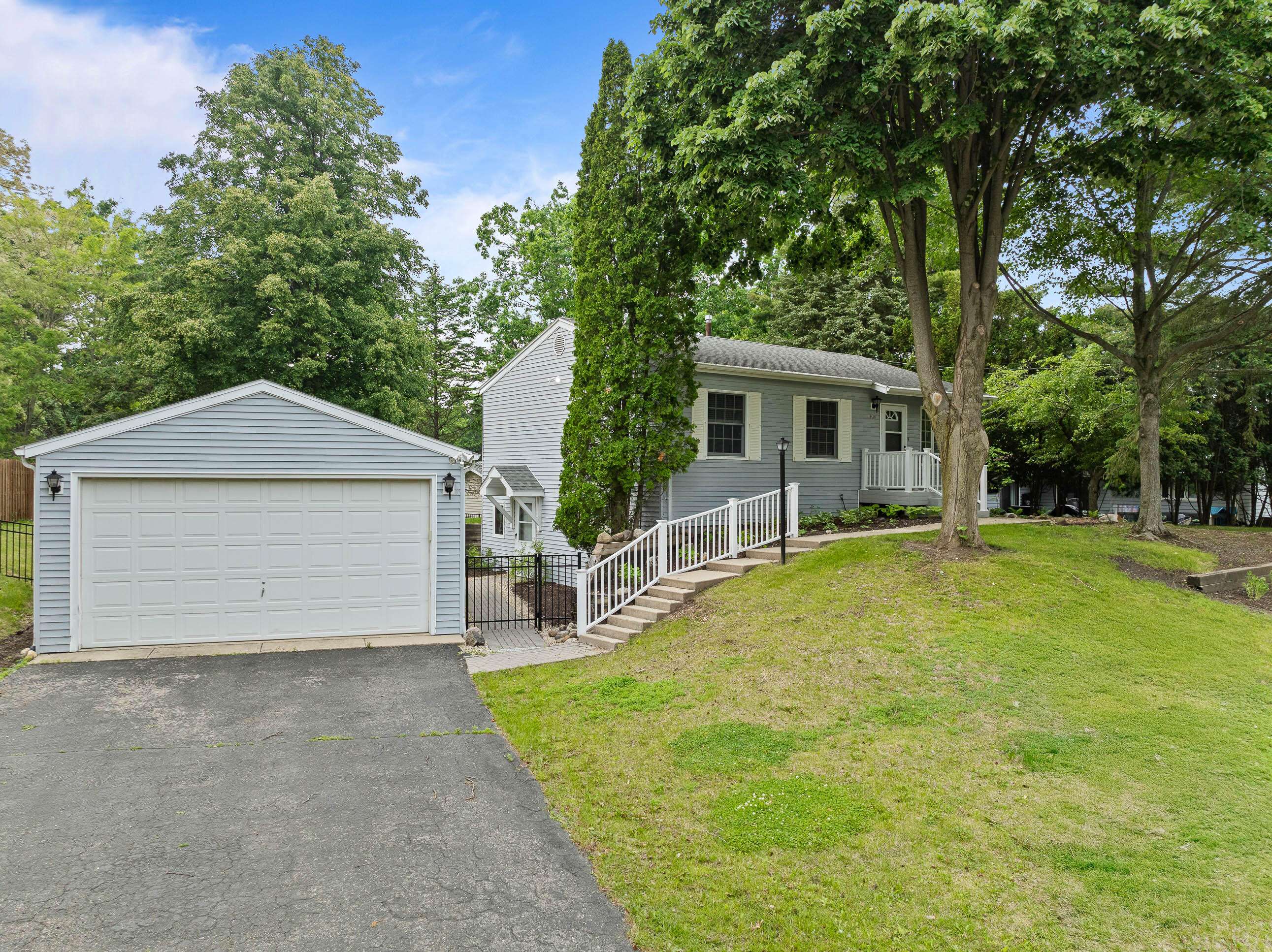 Fontana, WI 53125,438 Sylvan Dr