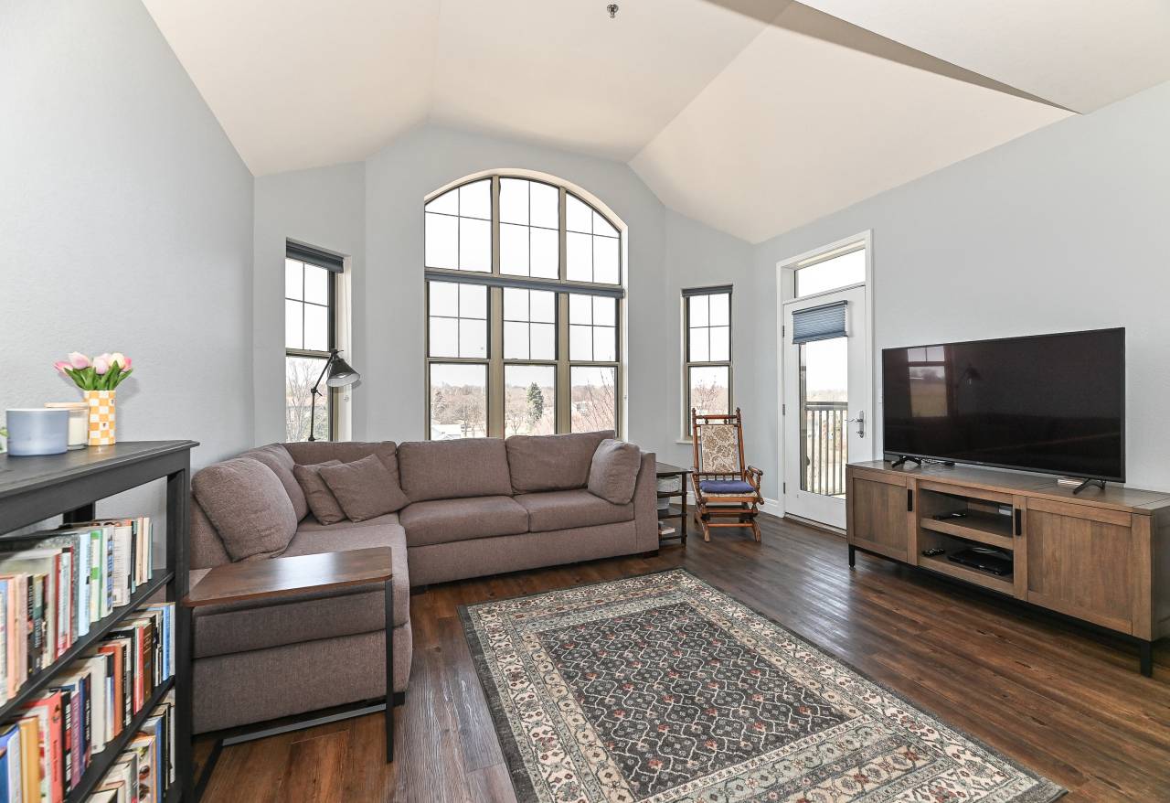 Saint Francis, WI 53235,4110 S Lake Dr Unit 432