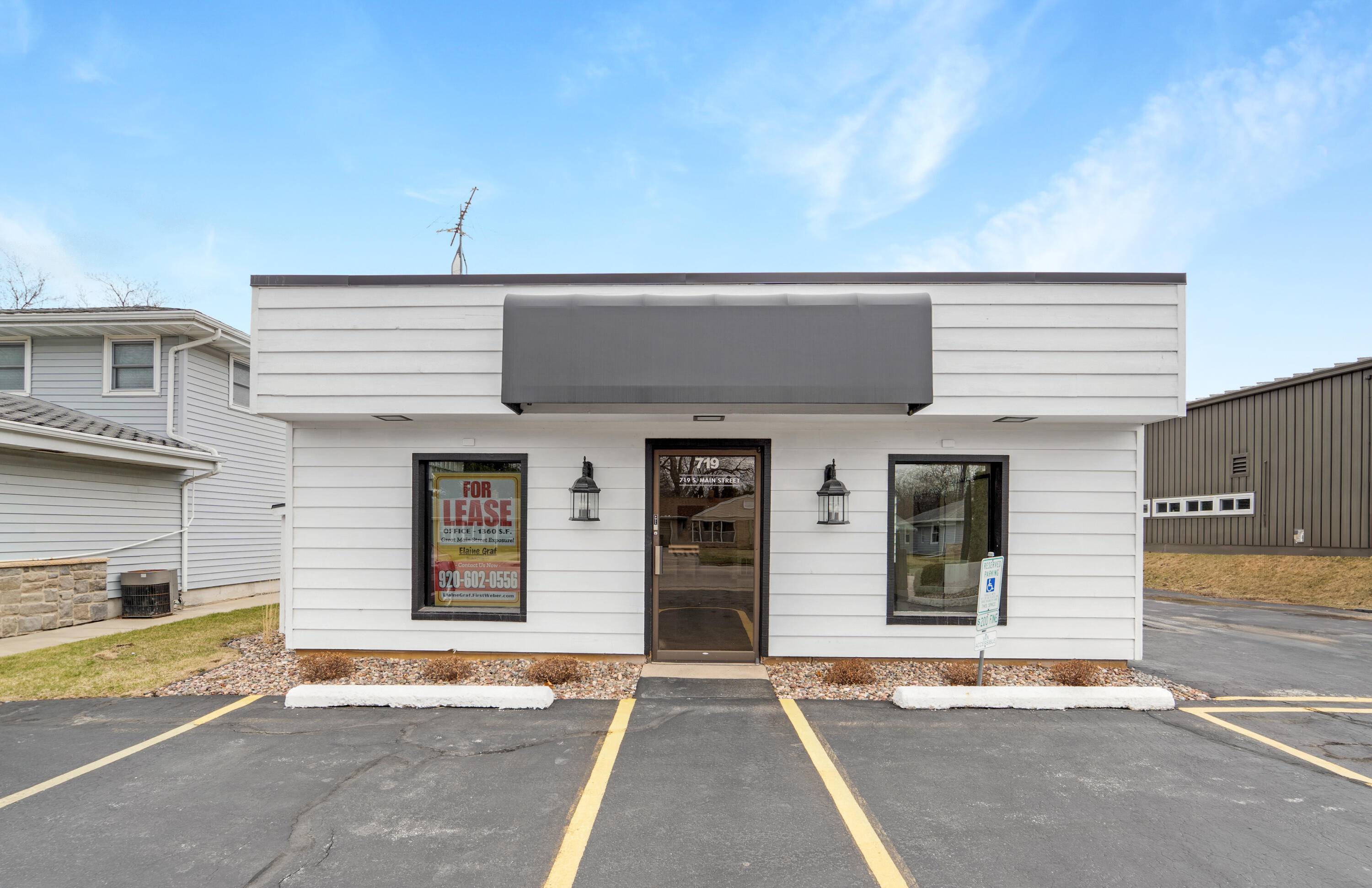 Fond Du Lac, WI 54935,719 S Main St