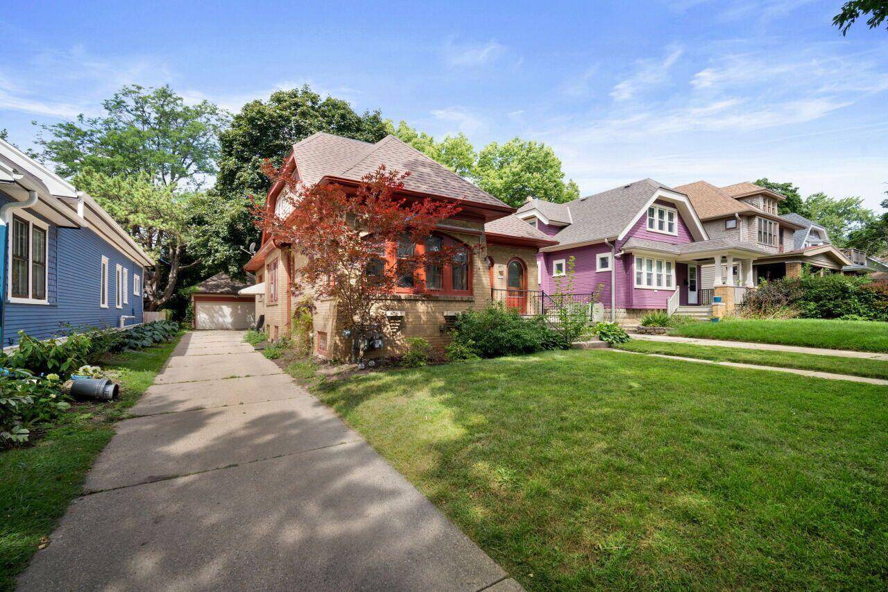Wauwatosa, WI 53213,2363 N 66th St Unit 2363A