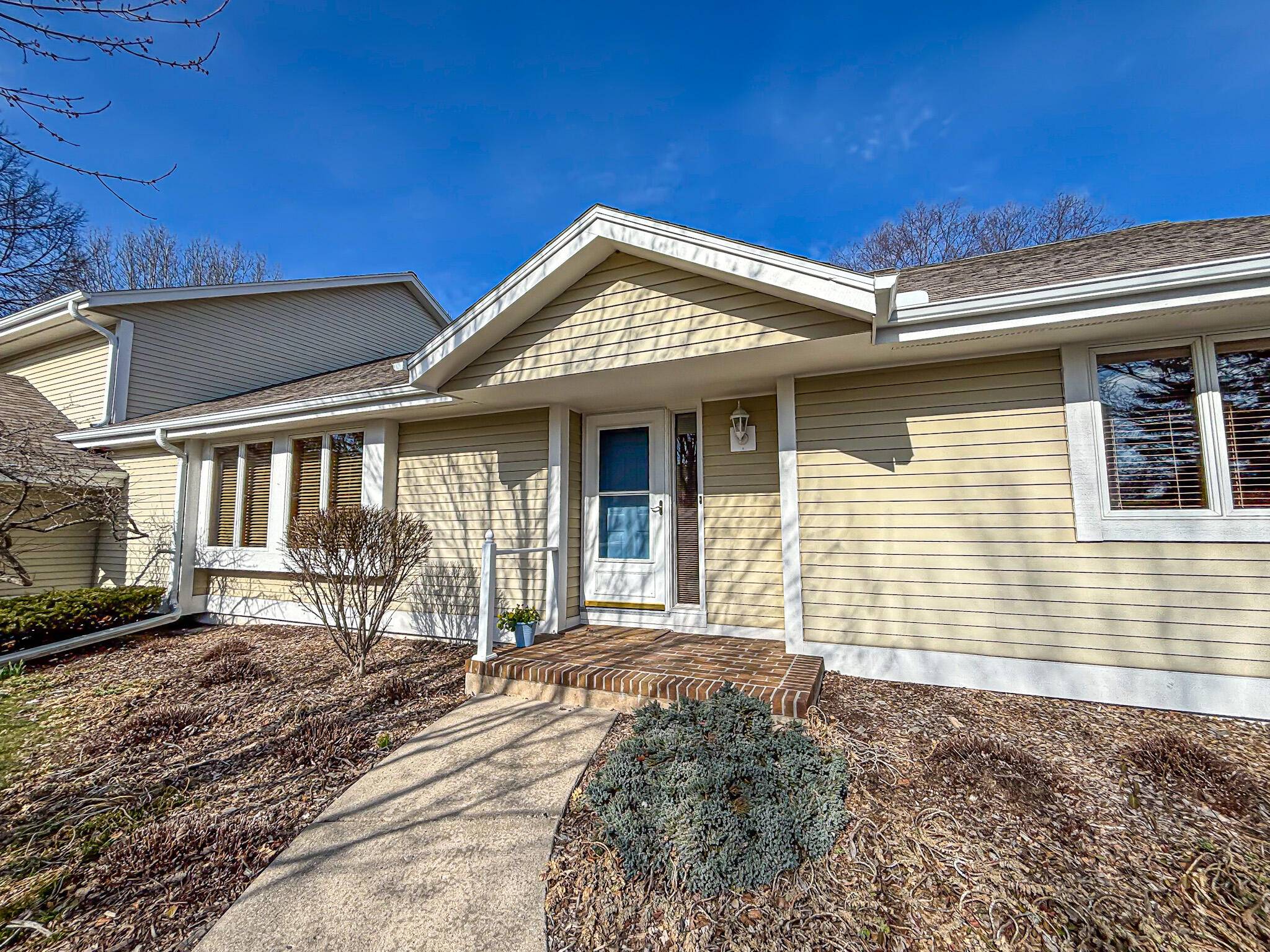 Waukesha, WI 53188,126 Harrogate Dr