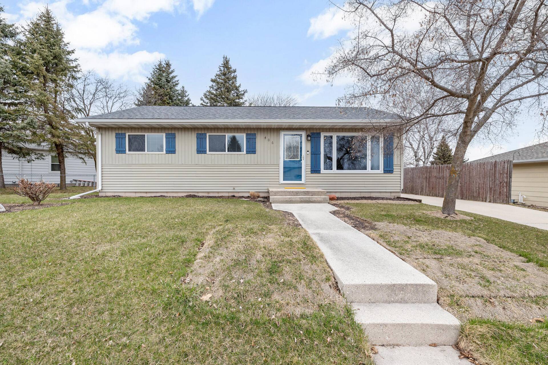 Plymouth, WI 53073,406 Summit St